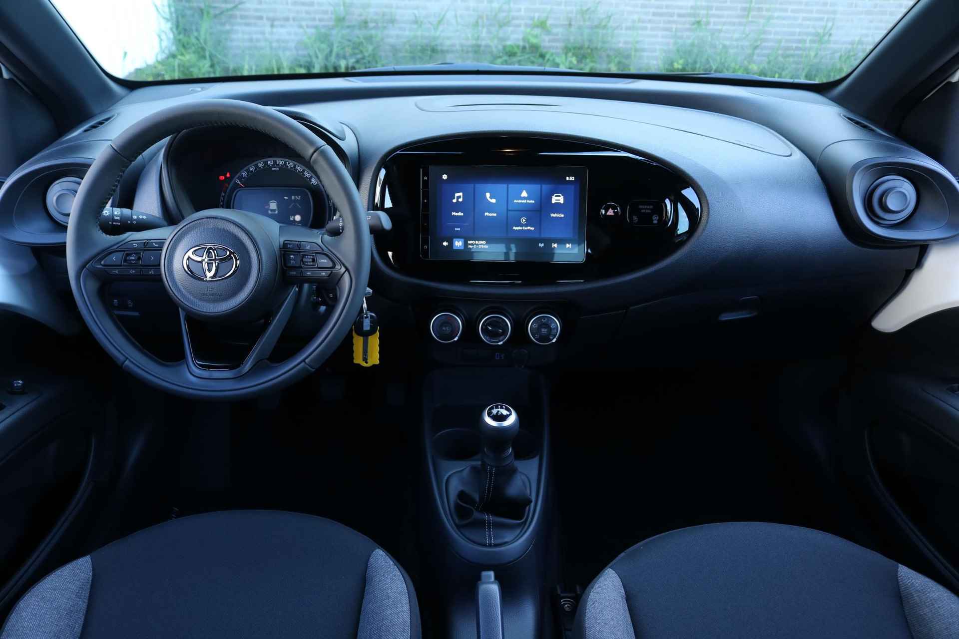 Toyota Aygo X 1.0 VVT-i MT play,  NIEUW, SNEL LEVERBAAR! - 10/24
