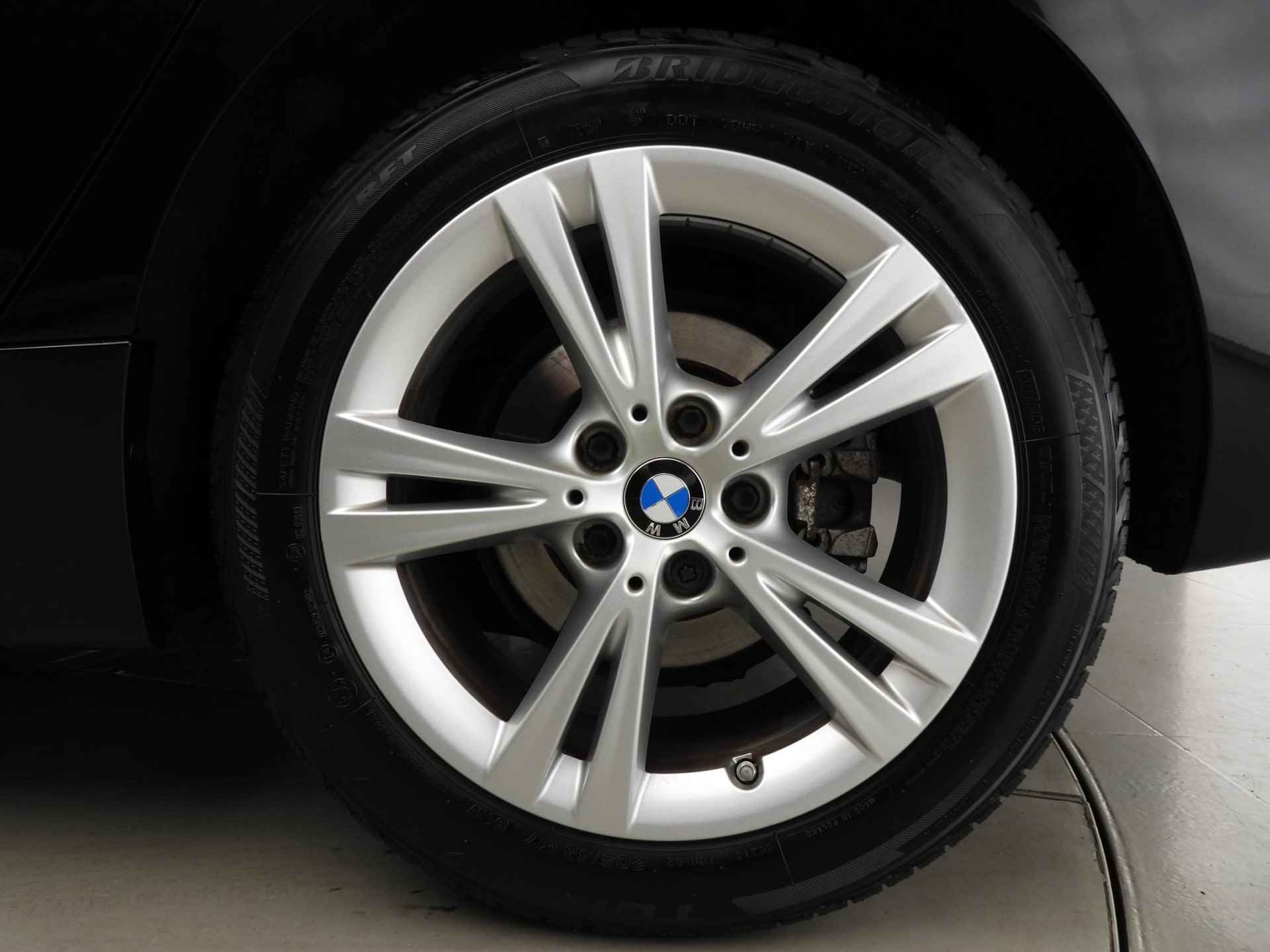 BMW 2 Serie Active Tourer 216i | LED | Navigatie | Sportstoelen | Trekhaak | Chrome line | PDC | Alu 17 inch - 45/46