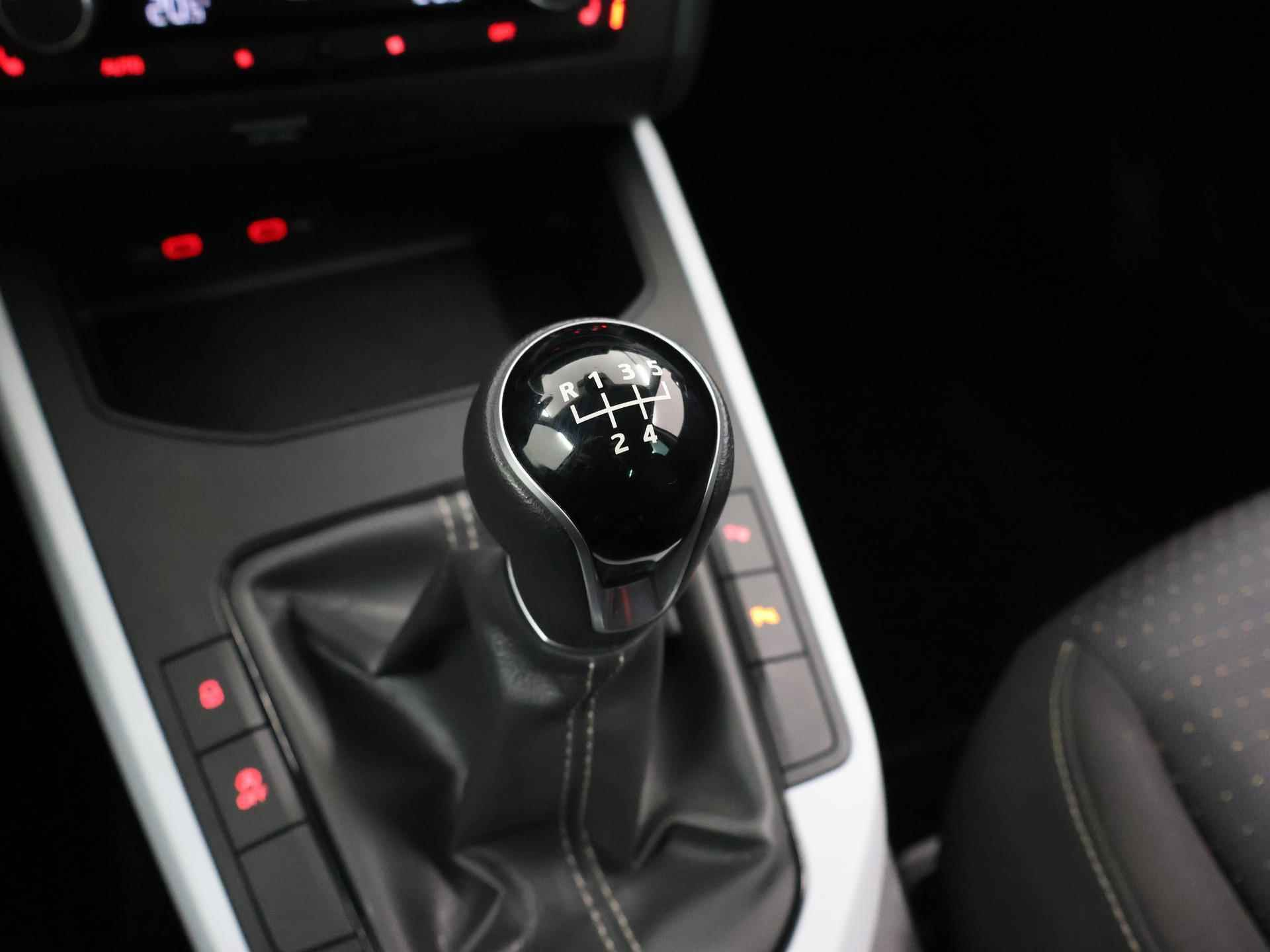 SEAT Arona 1.0 TSI Style | Navigatie | Camera | ClimateControle | Stoelverwarming | PrivacyGlass | Apple Carplay | CruiseControl | PDC | - 29/41