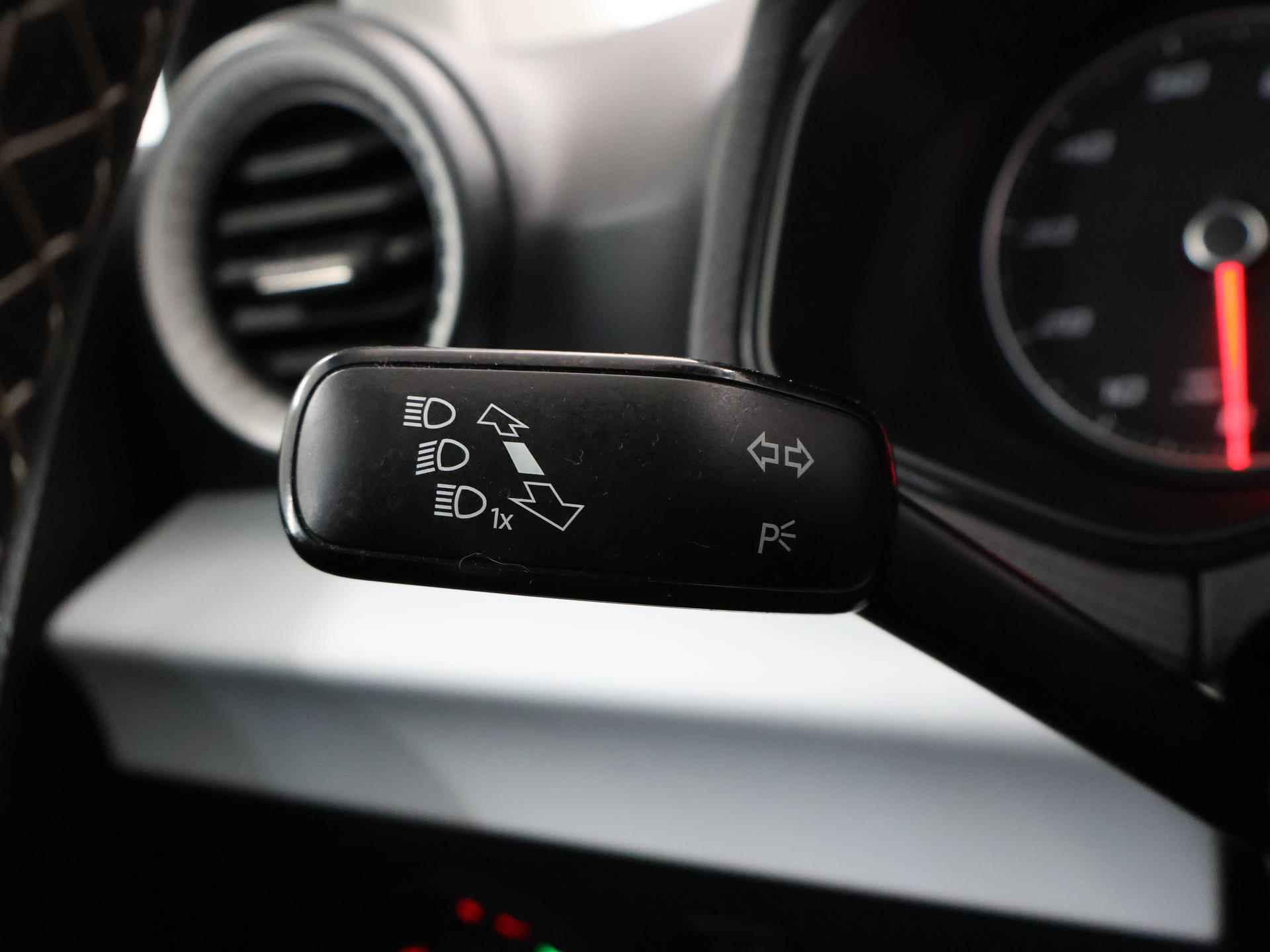 SEAT Arona 1.0 TSI Style | Navigatie | Camera | ClimateControle | Stoelverwarming | PrivacyGlass | Apple Carplay | CruiseControl | PDC | - 34/41