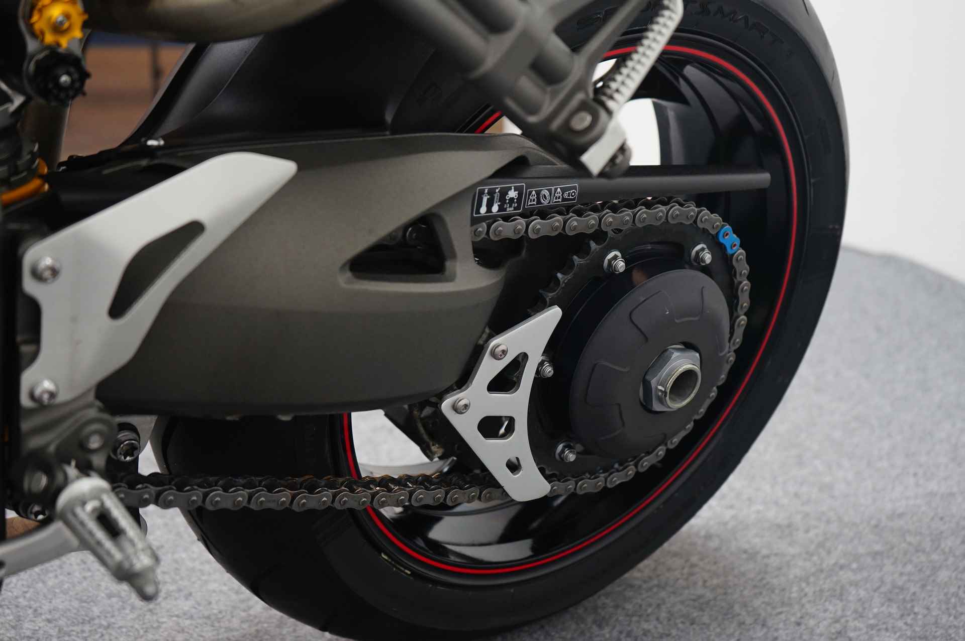 Triumph SPEED TRIPLE RS - 19/27