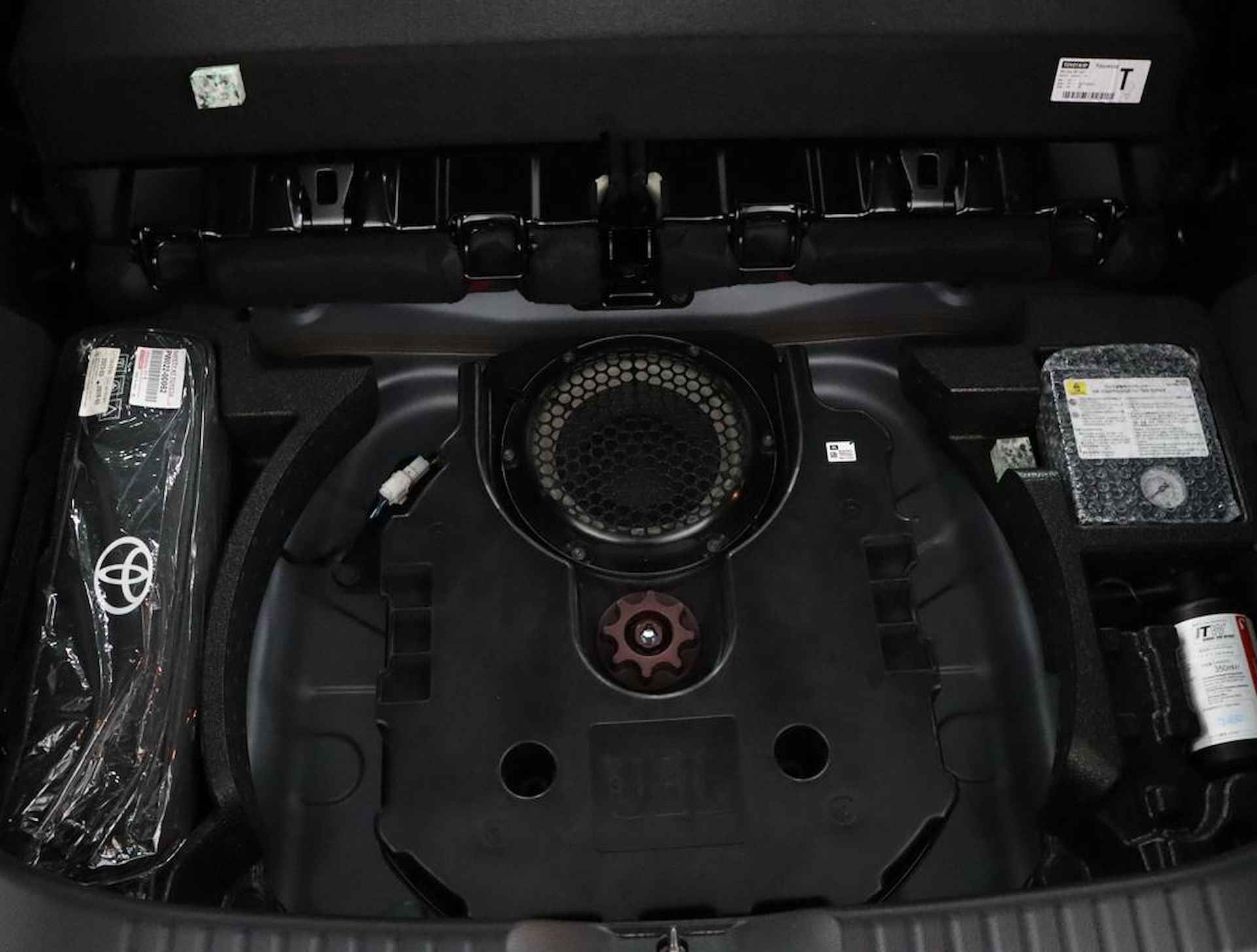 Toyota Aygo X 1.0 VVT-i S-CVT Undercover | Uniek in Nederland! | Undercover by Jun Takahashi | JBL | Keyless | - 45/58