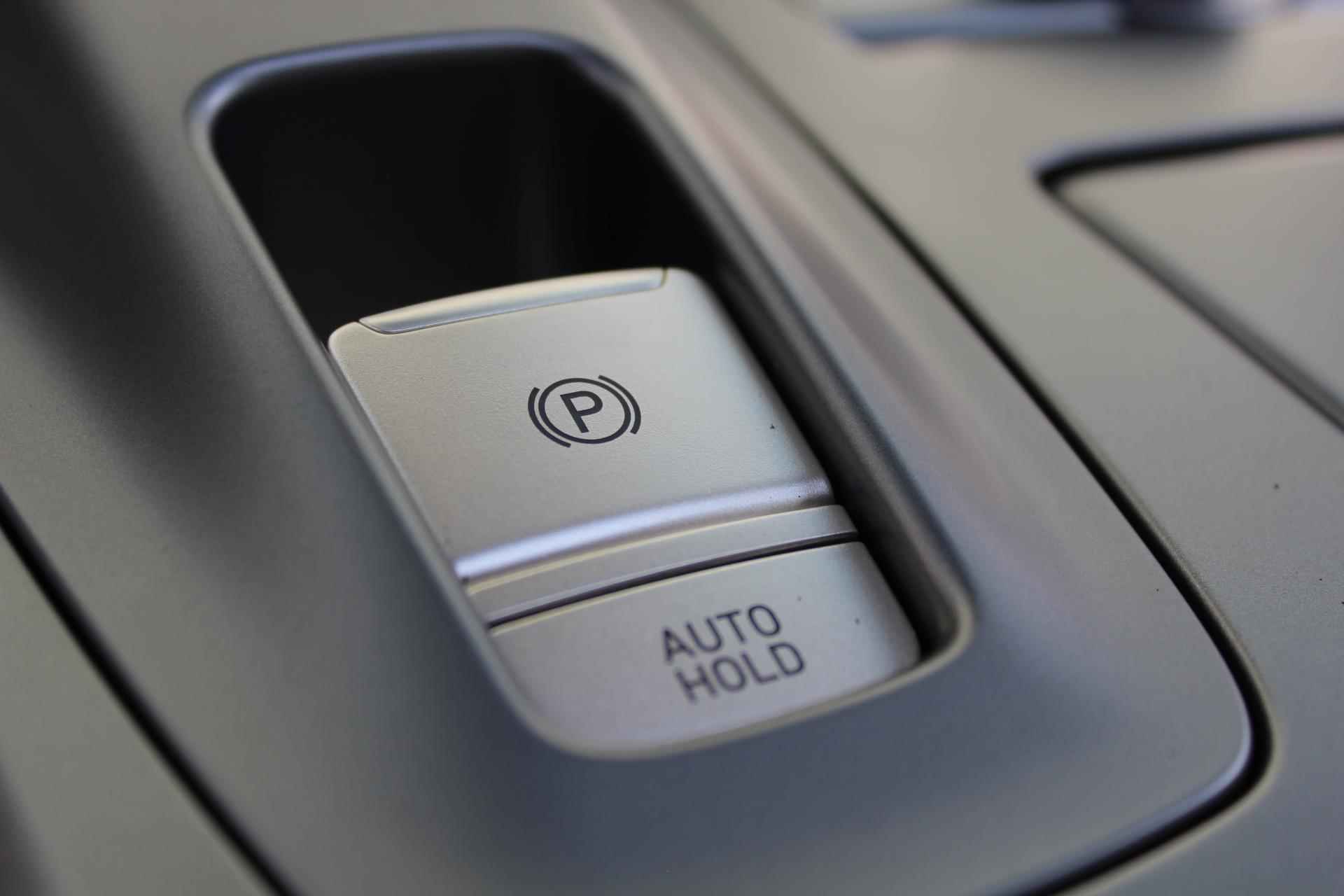 Hyundai NEXO FCEV Plus Pack | Automaat | Climate & Cruise Control | Navi | Schuif & Kanteldak | Stoelverw & Ventilatie | Waterstof | 12% Bijtelling | - 35/55