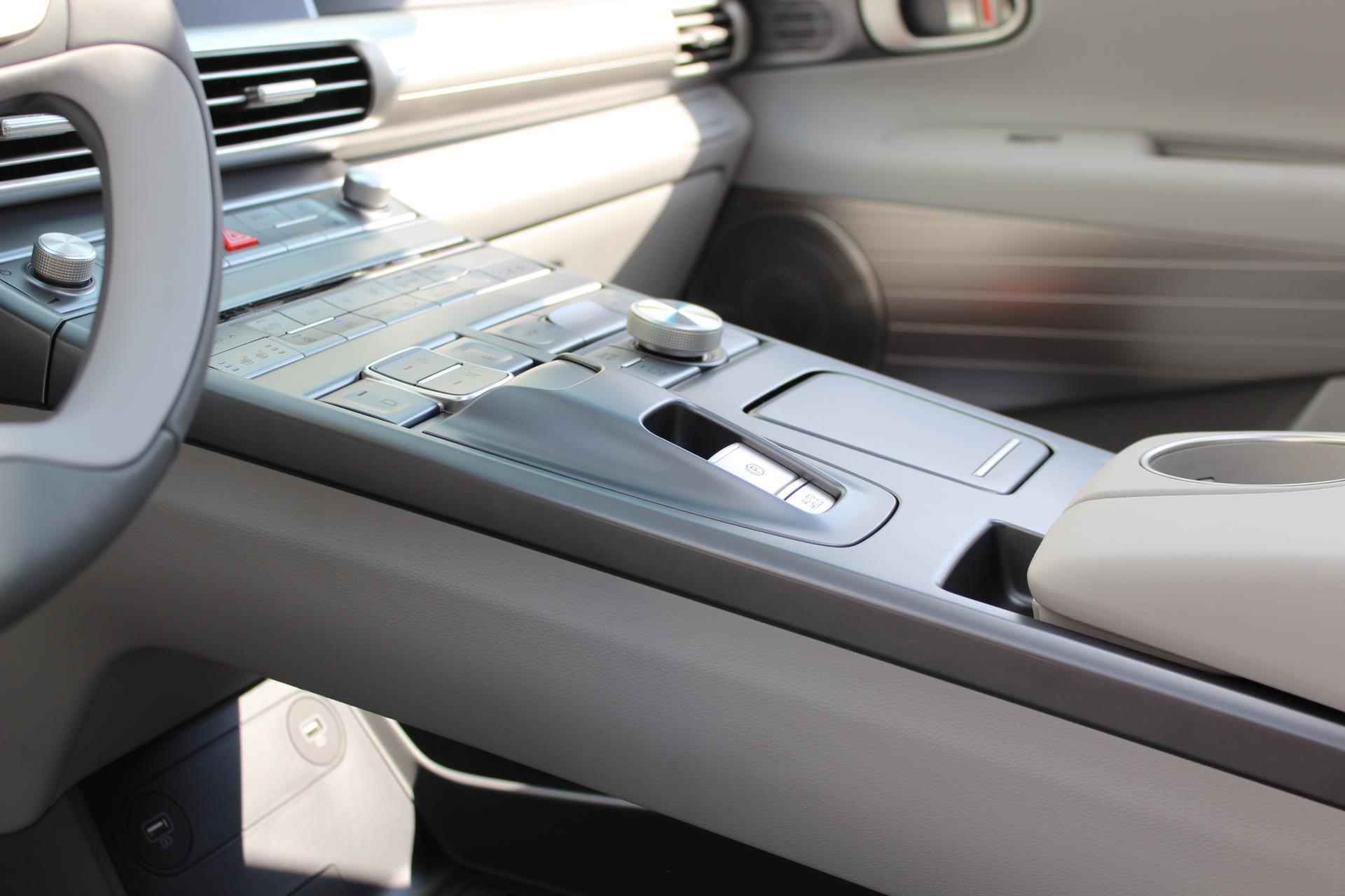 Hyundai NEXO FCEV Plus Pack | Automaat | Climate & Cruise Control | Navi | Schuif & Kanteldak | Stoelverw & Ventilatie | Waterstof | 12% Bijtelling | - 48/55