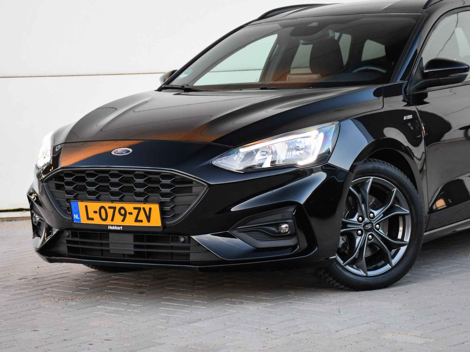 Ford Focus Wagon Titanium Business 1.0 EcoBoost 125pk 17''LM | PDC | ADAPT. CRUISE | NAVI | APPLE-CARPLAY | LANE KEEPING AID - 2/30