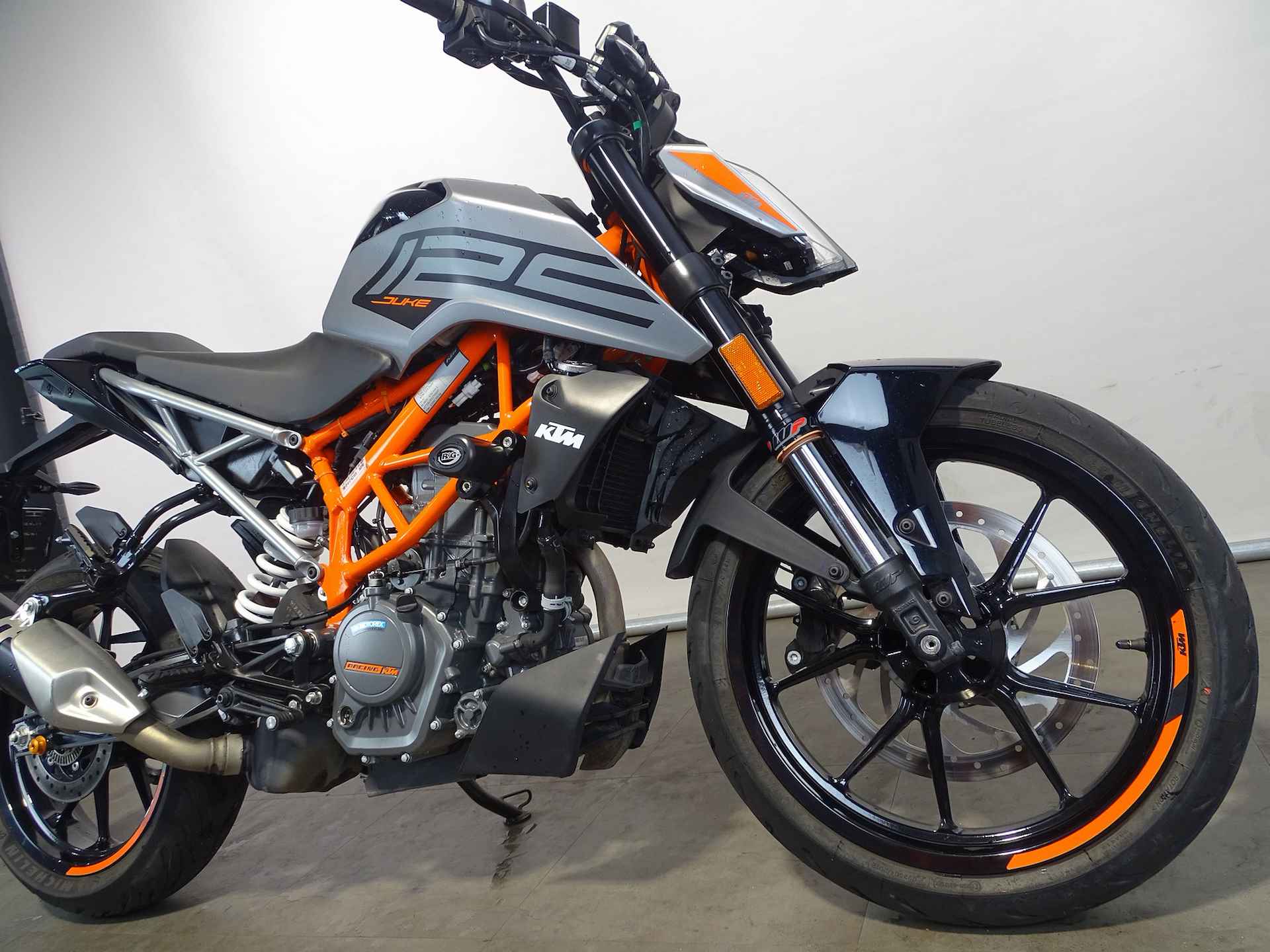 KTM 125 DUKE - 2/8