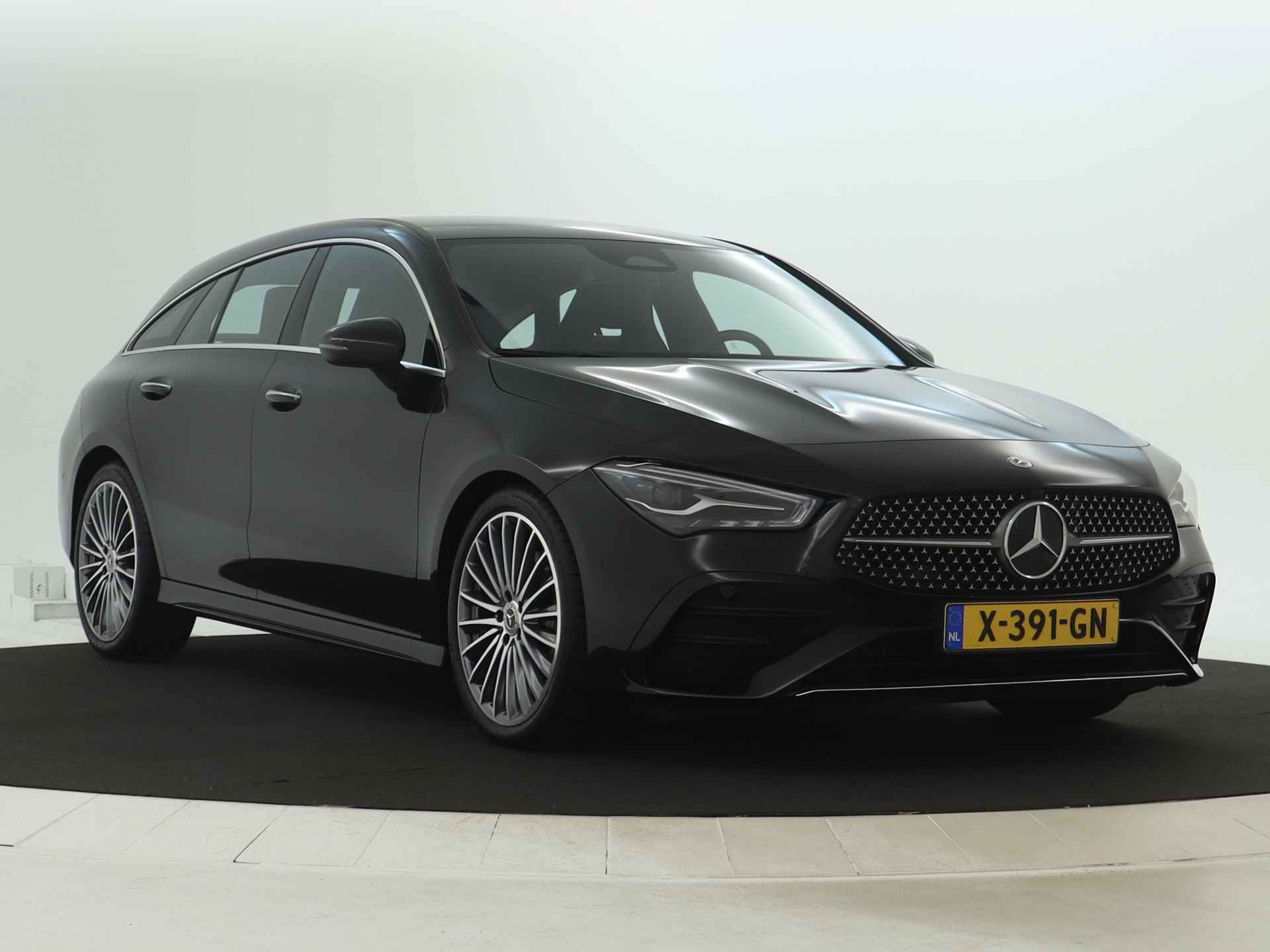 Mercedes-Benz CLA-Klasse Shooting Brake 200 AMG Sportpakket | Keyless Go | Sfeerverlichting | Stoelverwarming | Apple CarPlay | Stoelverwarming | Inclusief 24 maanden MB Certified garantie voor Europa. - 4/45