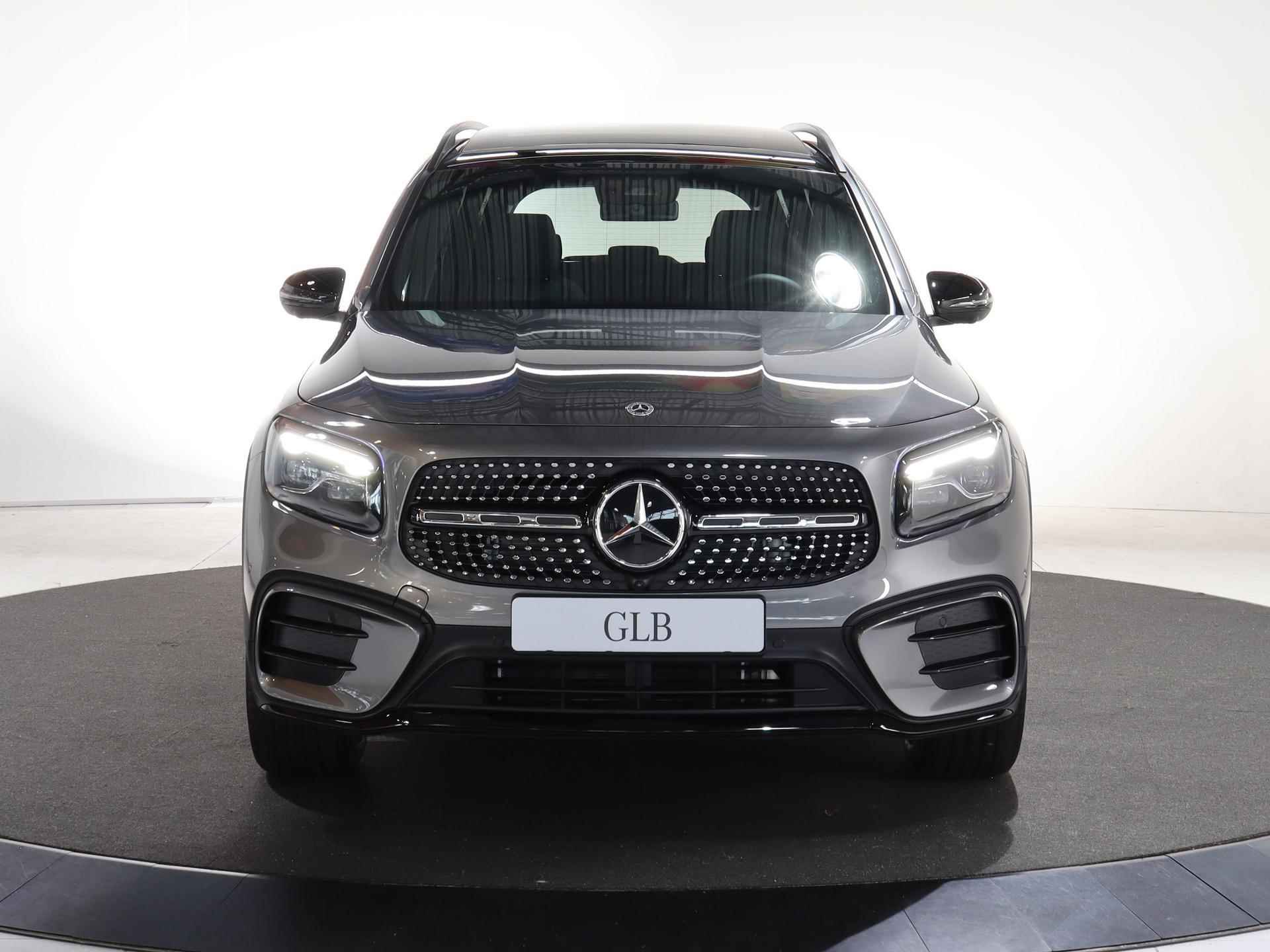 Mercedes-Benz GLB 200 Star Edition AMG Line Trekhaak | Memory | Burmester audio | Panoramadak | Dodehoek - 4/30