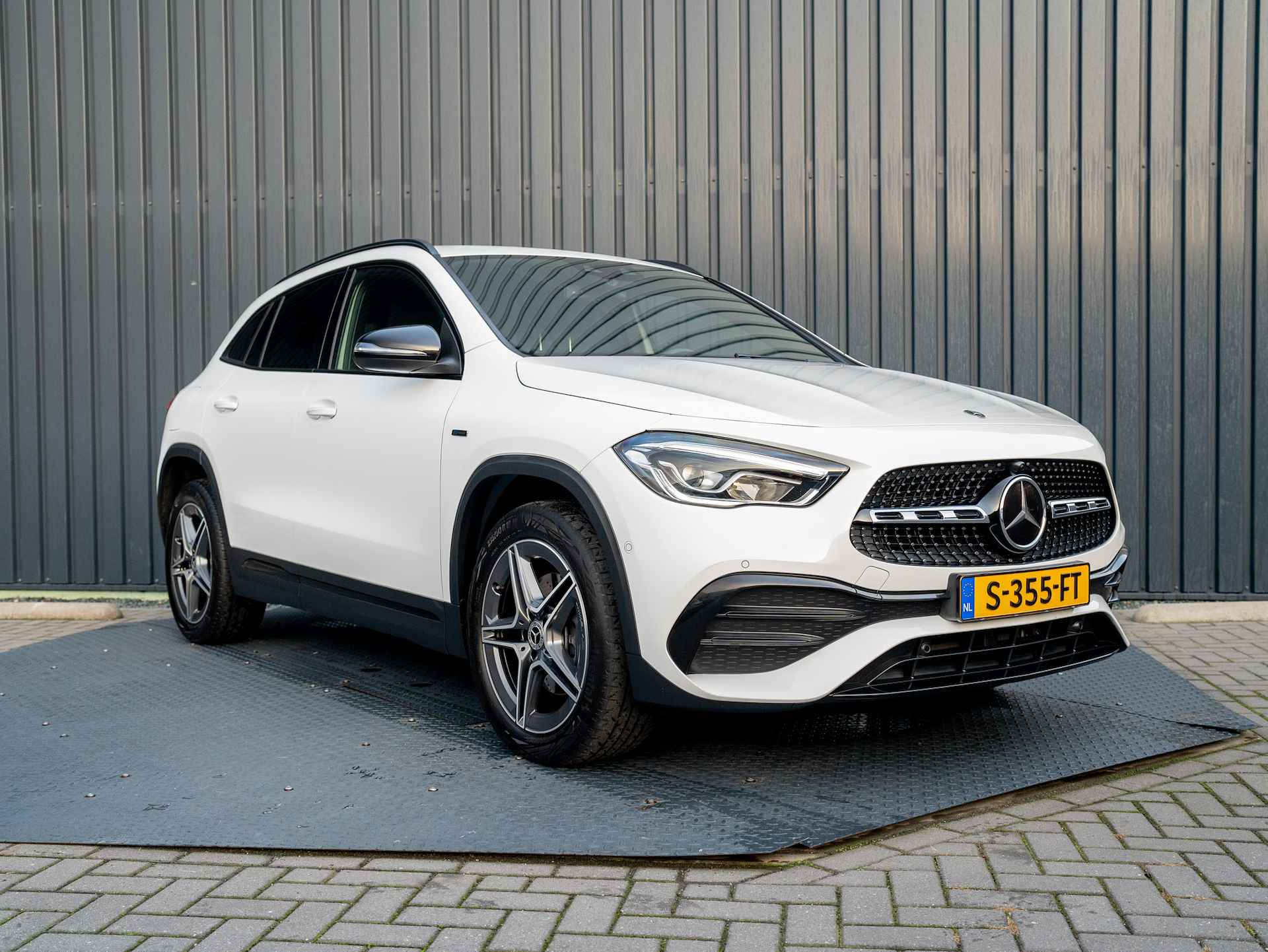 Mercedes-Benz GLA 250e AMG Line | Night pakket | Sfeerverlichting | Camera | Elk A-klep | Prijs Rijklaar!! - 51/53