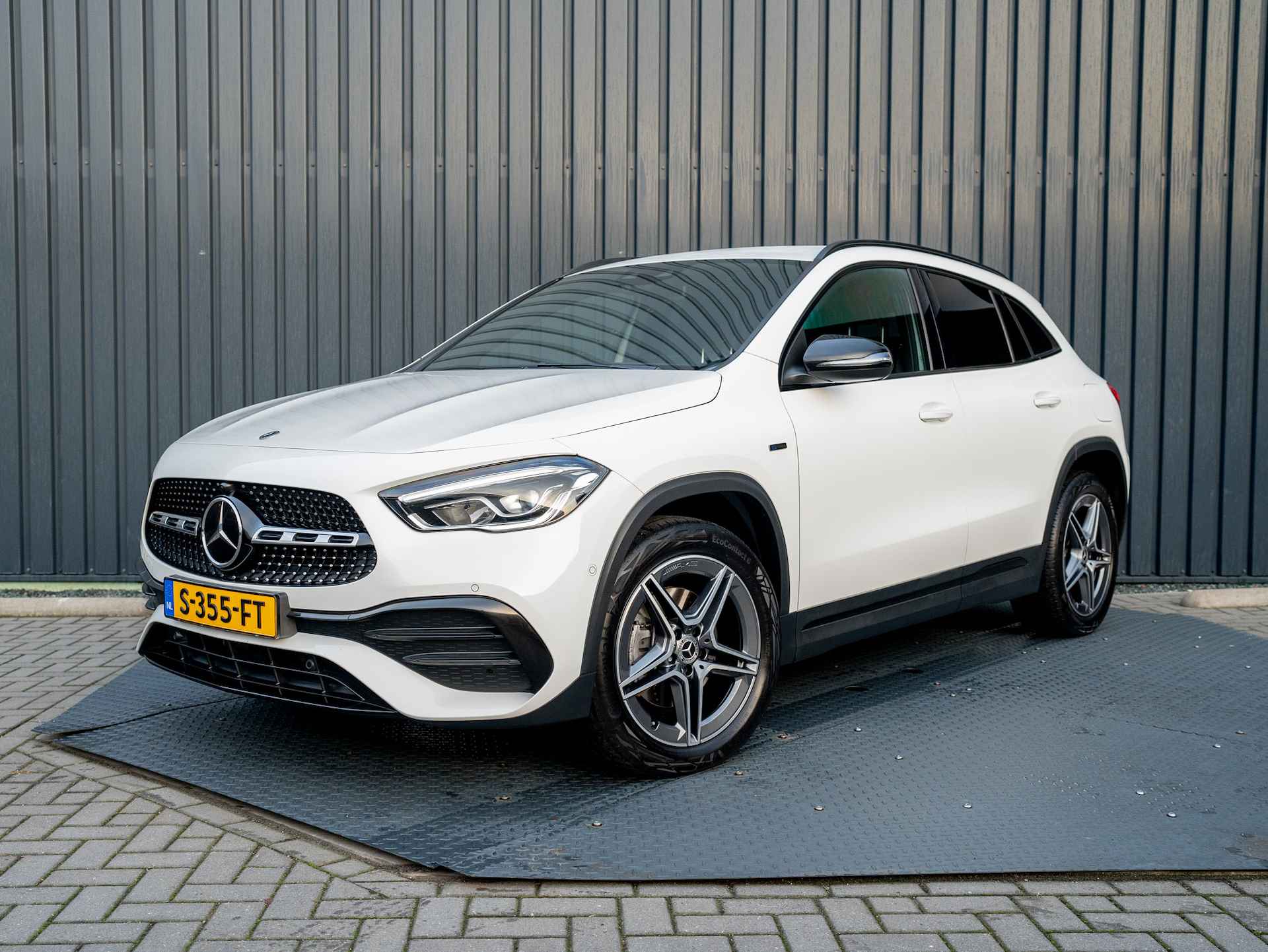 Mercedes-Benz GLA 250e AMG Line | Night pakket | Sfeerverlichting | Camera | Elk A-klep | Prijs Rijklaar!! - 53/53