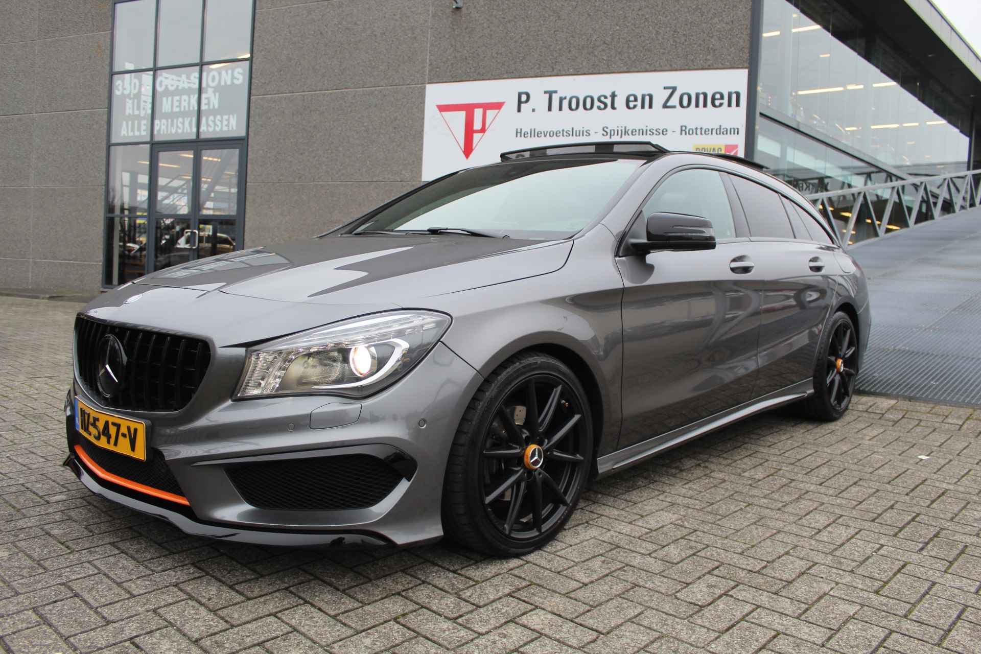 Mercedes-Benz CLA-Klasse Shooting Brake 180 OrangeArt Edition Automaat AMG pakket Panoramadak/Achteruitrijcamera/Navigatie/StoelVerwarming/Cruise control - 4/30