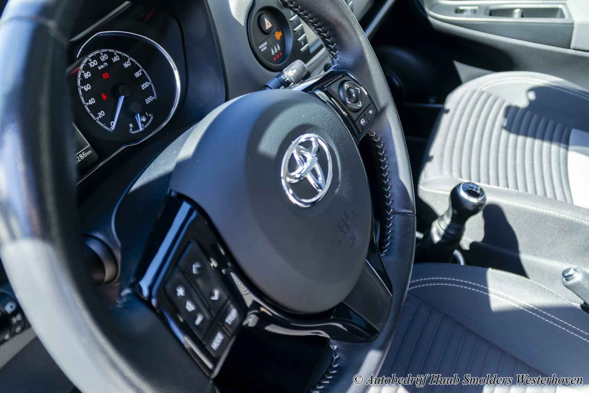 Toyota Yaris 1.0 VVT-i Aspiration met navigatie - 26/53