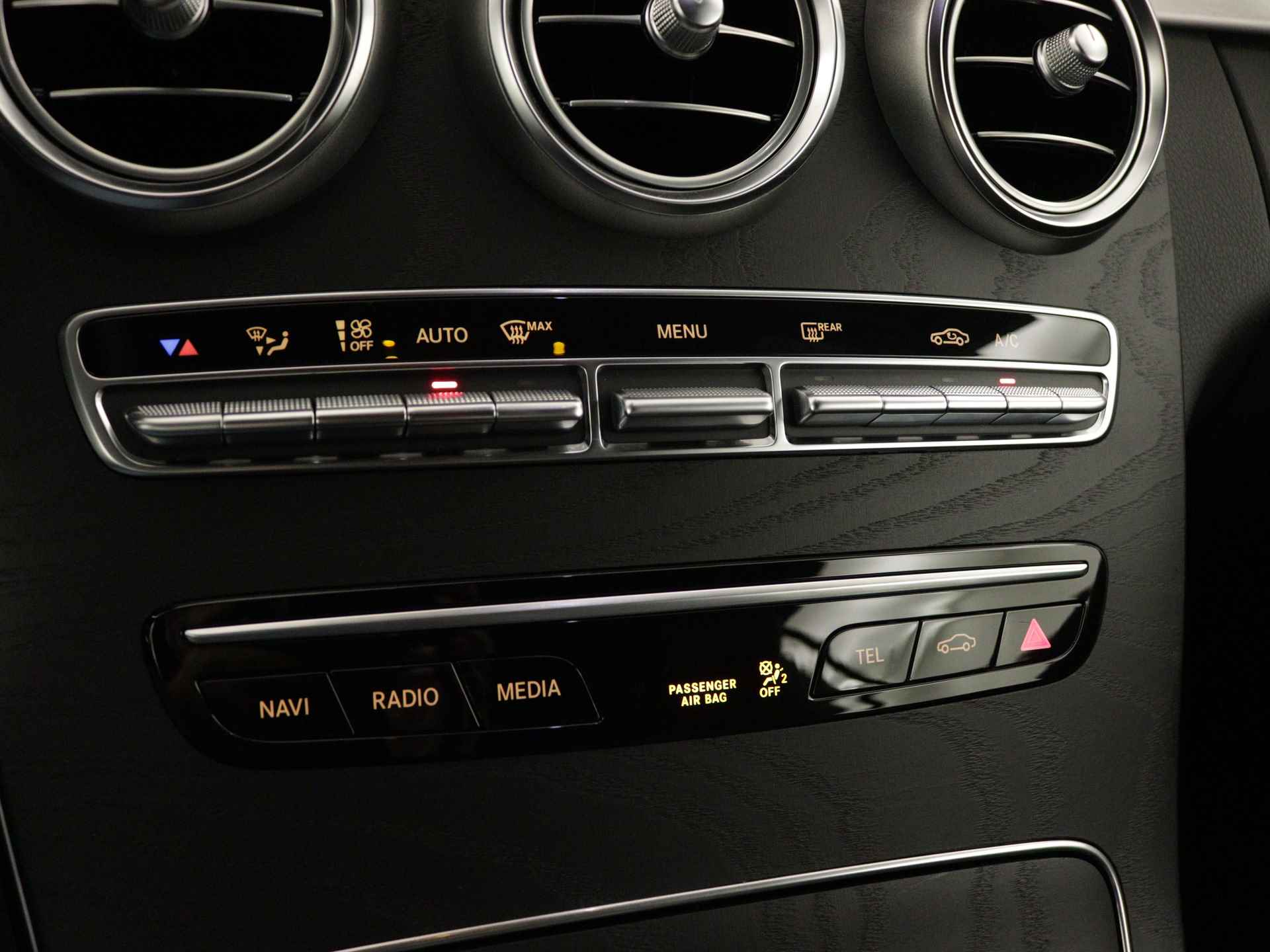 Mercedes-Benz C-Klasse Cabrio 180 AMG Sportpakket | Airscarf | Aircap | Stoelverwarming | LED | Car Play | Navigatie | Parkeerpakket met Camera | Inclusief 24 maanden Mercedes-Benz Certified garantie voor Europa. - 10/41