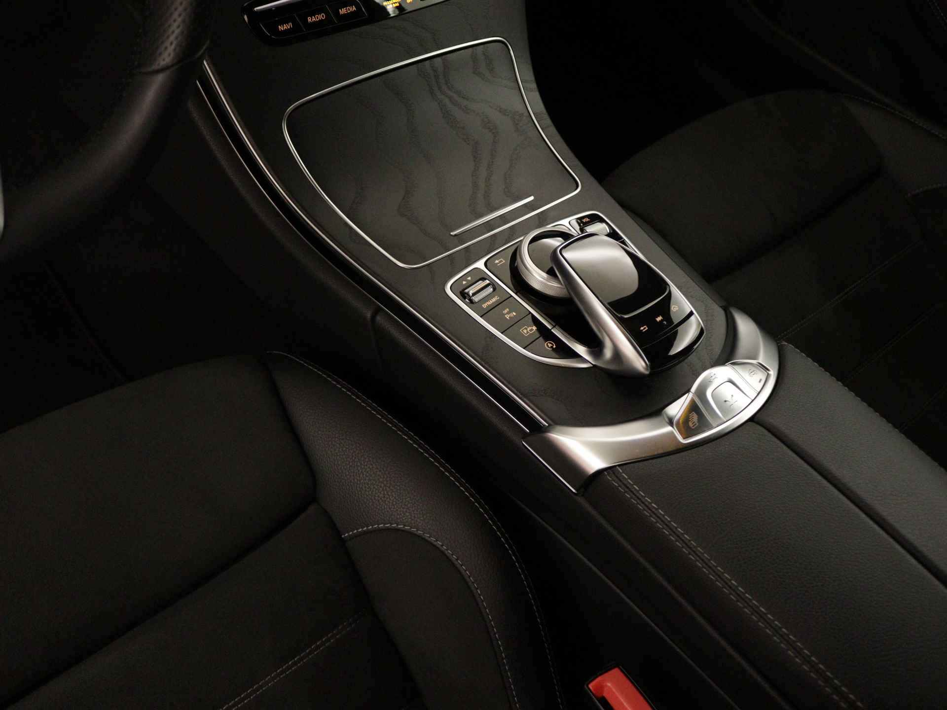 Mercedes-Benz C-Klasse Cabrio 180 AMG Sportpakket | Airscarf | Aircap | Stoelverwarming | LED | Car Play | Navigatie | Parkeerpakket met Camera | Inclusief 24 maanden Mercedes-Benz Certified garantie voor Europa. - 11/41