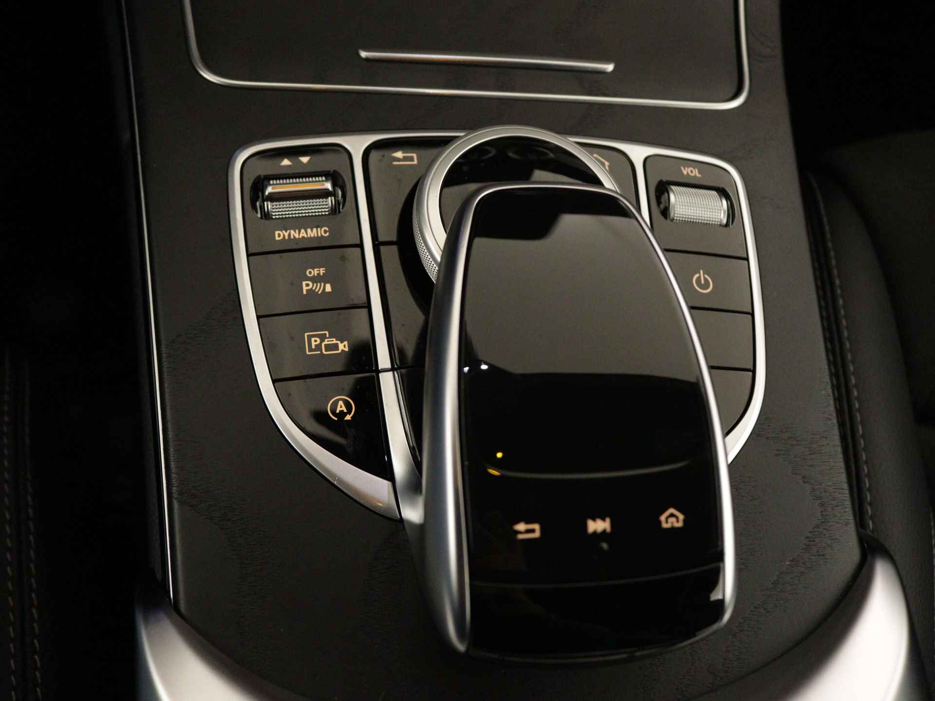 Mercedes-Benz C-Klasse Cabrio 180 AMG Sportpakket | Airscarf | Aircap | Stoelverwarming | LED | Car Play | Navigatie | Parkeerpakket met Camera | Inclusief 24 maanden Mercedes-Benz Certified garantie voor Europa. - 12/41