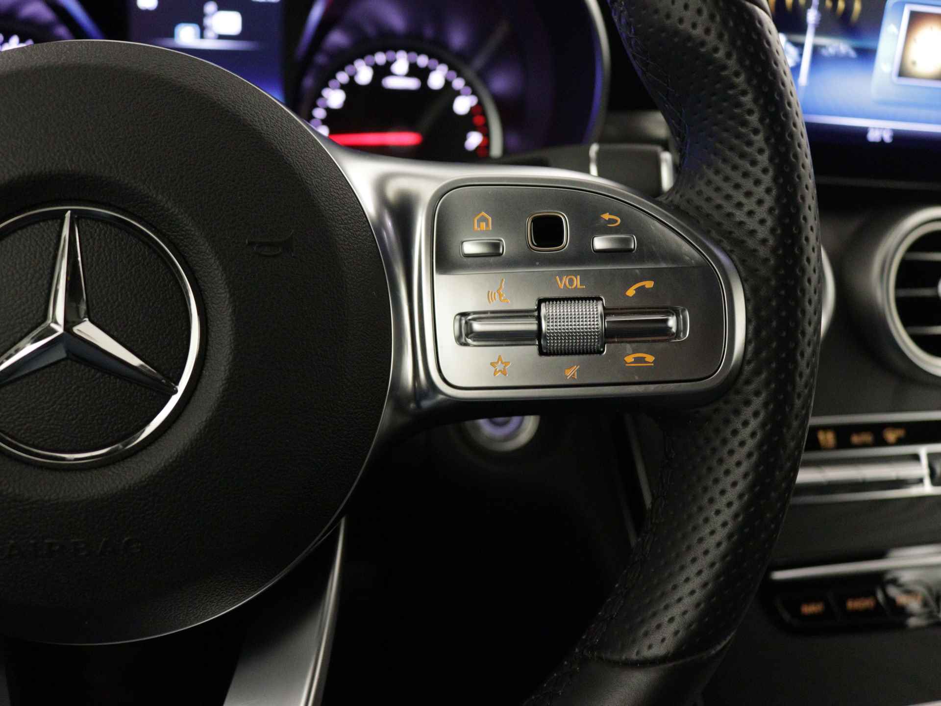 Mercedes-Benz C-Klasse Cabrio 180 AMG Sportpakket | Airscarf | Aircap | Stoelverwarming | LED | Car Play | Navigatie | Parkeerpakket met Camera | Inclusief 24 maanden Mercedes-Benz Certified garantie voor Europa. - 20/41