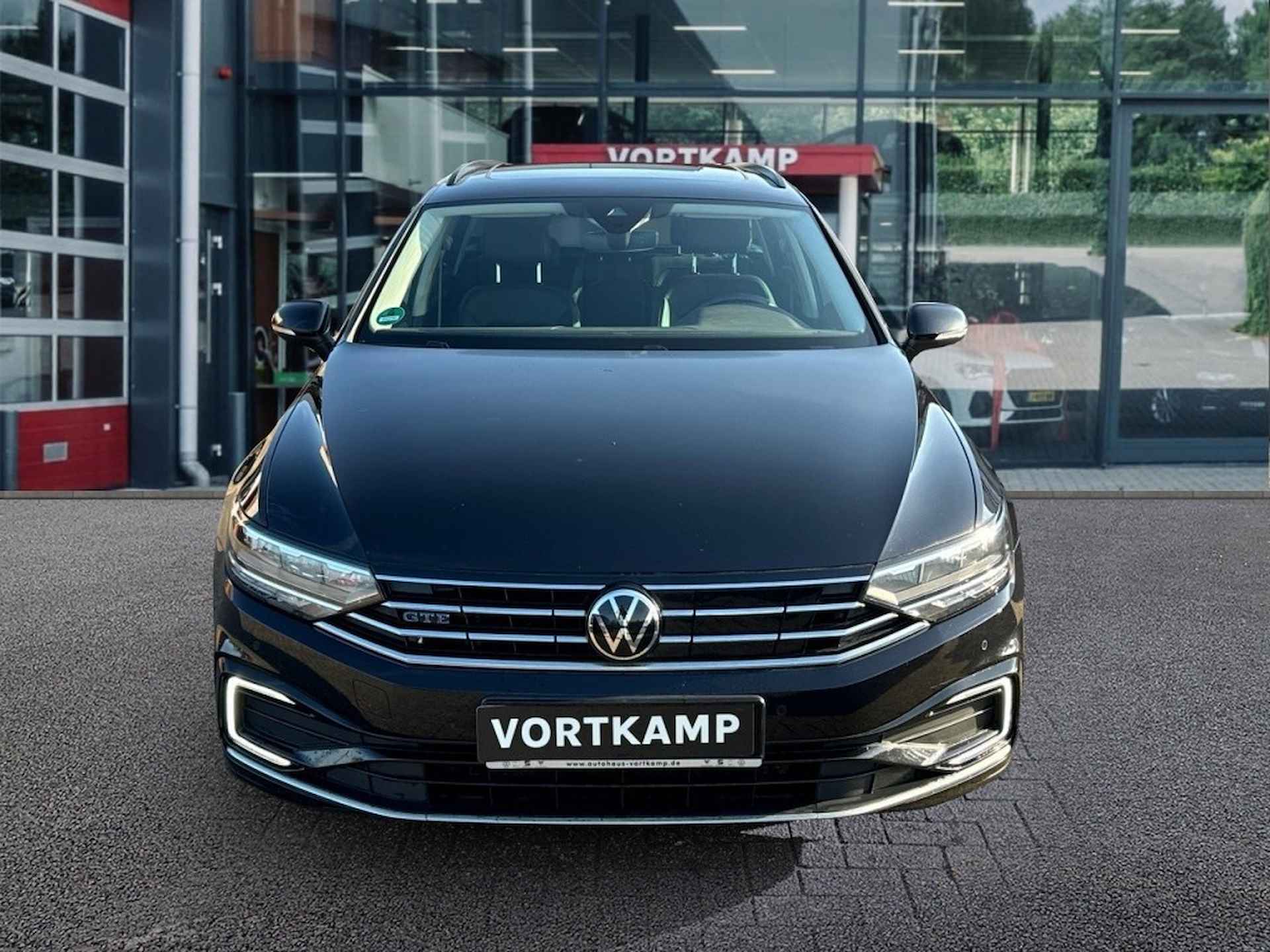 VOLKSWAGEN Passat Variant 1.4 TSI DSG GTE PANO-DAK/TREKHAAK/CAMERA/LEDER/NAVI/CARPLAY/ACC - 2/27