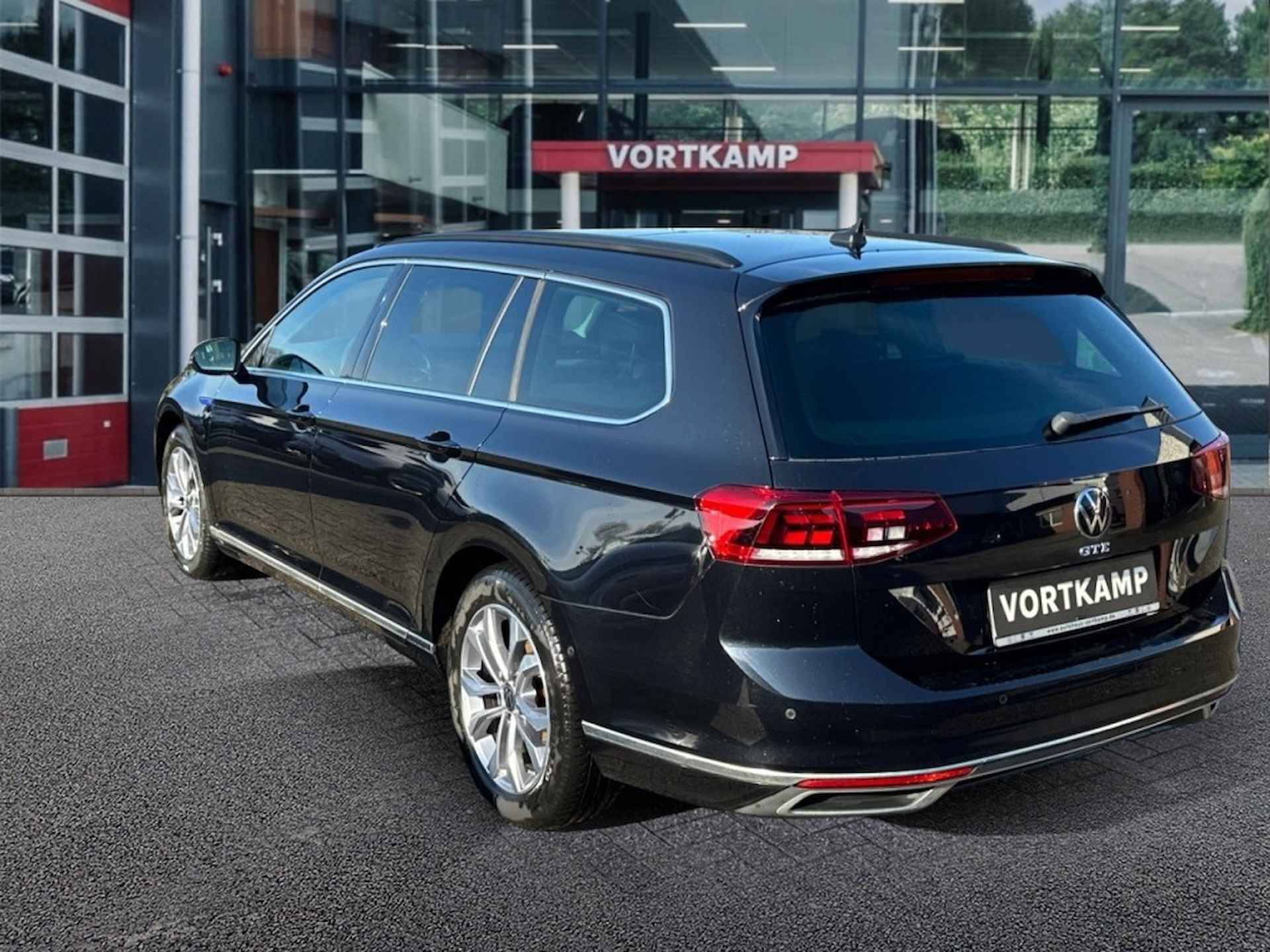 VOLKSWAGEN Passat Variant 1.4 TSI DSG GTE PANO-DAK/TREKHAAK/CAMERA/LEDER/NAVI/CARPLAY/ACC - 7/27