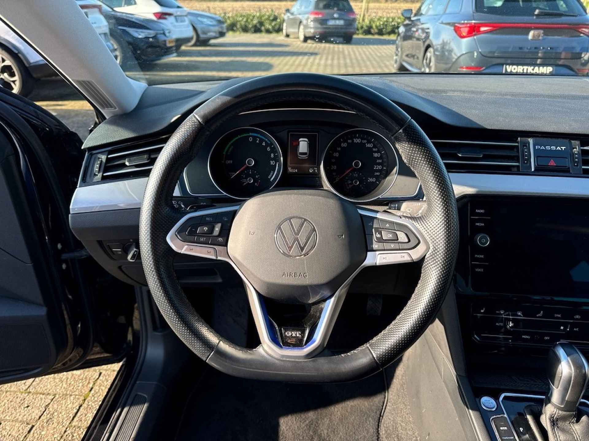 VOLKSWAGEN Passat Variant 1.4 TSI DSG GTE PANO-DAK/TREKHAAK/CAMERA/LEDER/NAVI/CARPLAY/ACC - 13/27