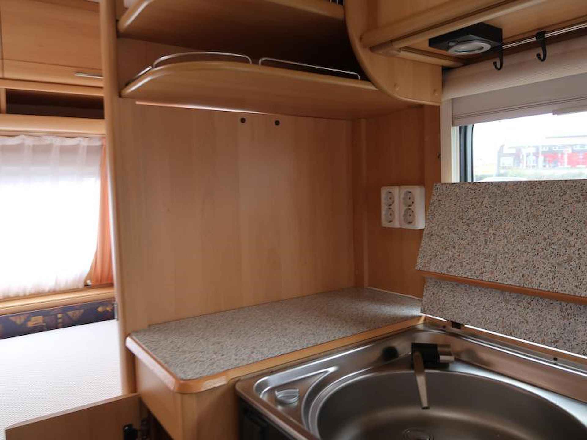 Dethleffs Camper 460 DB MET MOVER EN LUIFEL - 15/22