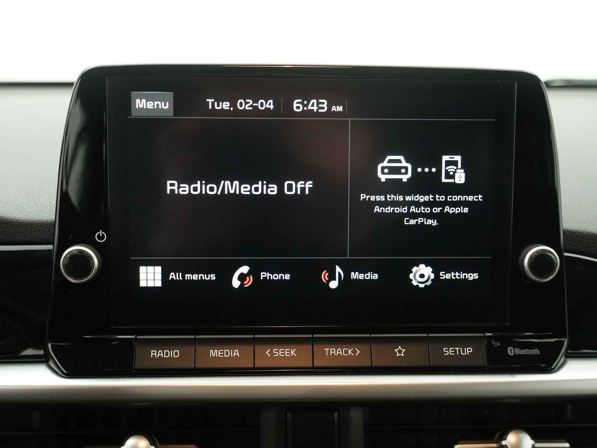 Kia Picanto 1.0 DPi DynamicLine * Nieuw diverse kleuren uit voorraad leverbaar * - Cruise Control - Airco - Achteruitrijcamera - Apple CarPlay/Android Auto - Fabrieksgarantie tot 2031 - Meerdere kleuren uit voorraad leverbaar! - 24/40