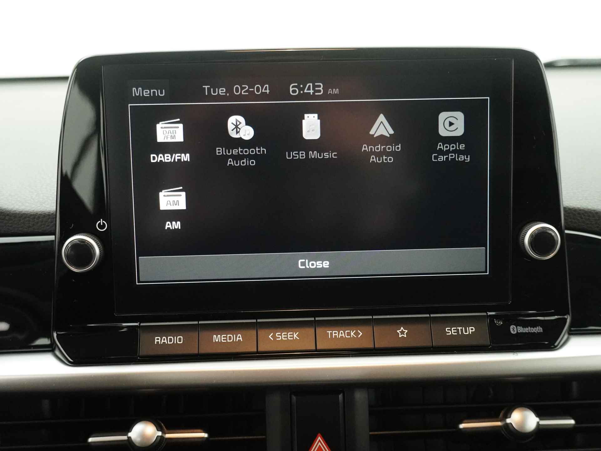 Kia Picanto 1.0 DPi DynamicLine * Nieuw diverse kleuren uit voorraad leverbaar * - Cruise Control - Airco - Achteruitrijcamera - Apple CarPlay/Android Auto - Fabrieksgarantie tot 2031 - Meerdere kleuren uit voorraad leverbaar! - 27/40