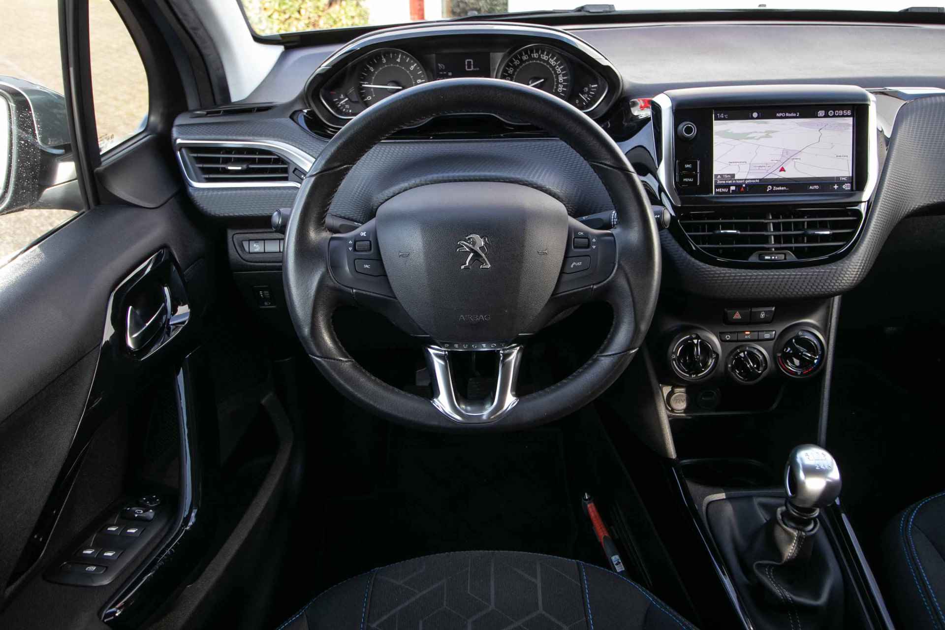 Peugeot 2008 1.2 PureTech Signature All-in rijklaarprijs | Dealerond. | Trekhaak | Nav | Cruise - 14/37