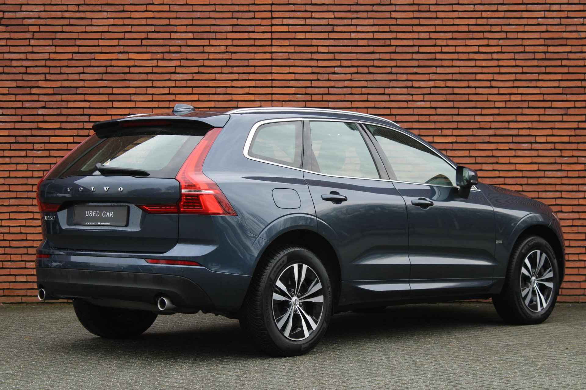 Volvo XC60 T8 AUT8 304PK Twin Engine AWD Momentum Pro | Cruise Control| semi-elektrische trekhaak| 18'' Lichtmetalen Velgen| Park Assist Voor & Achter + Camera| Elektrisch bedienbare achterklep| - 2/21