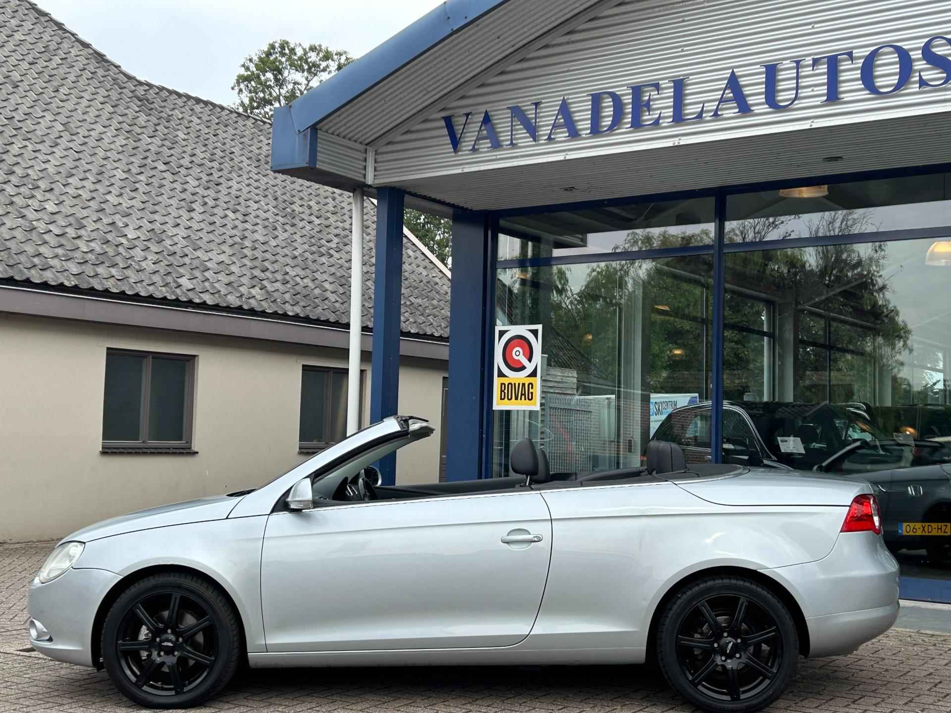 Volkswagen Eos 2.0-16v FSI El.Schuif-Panorama Navi Bluetooth Leder Clima Park.Sens Stoelverw. 17" LM-Velgen - 3/29