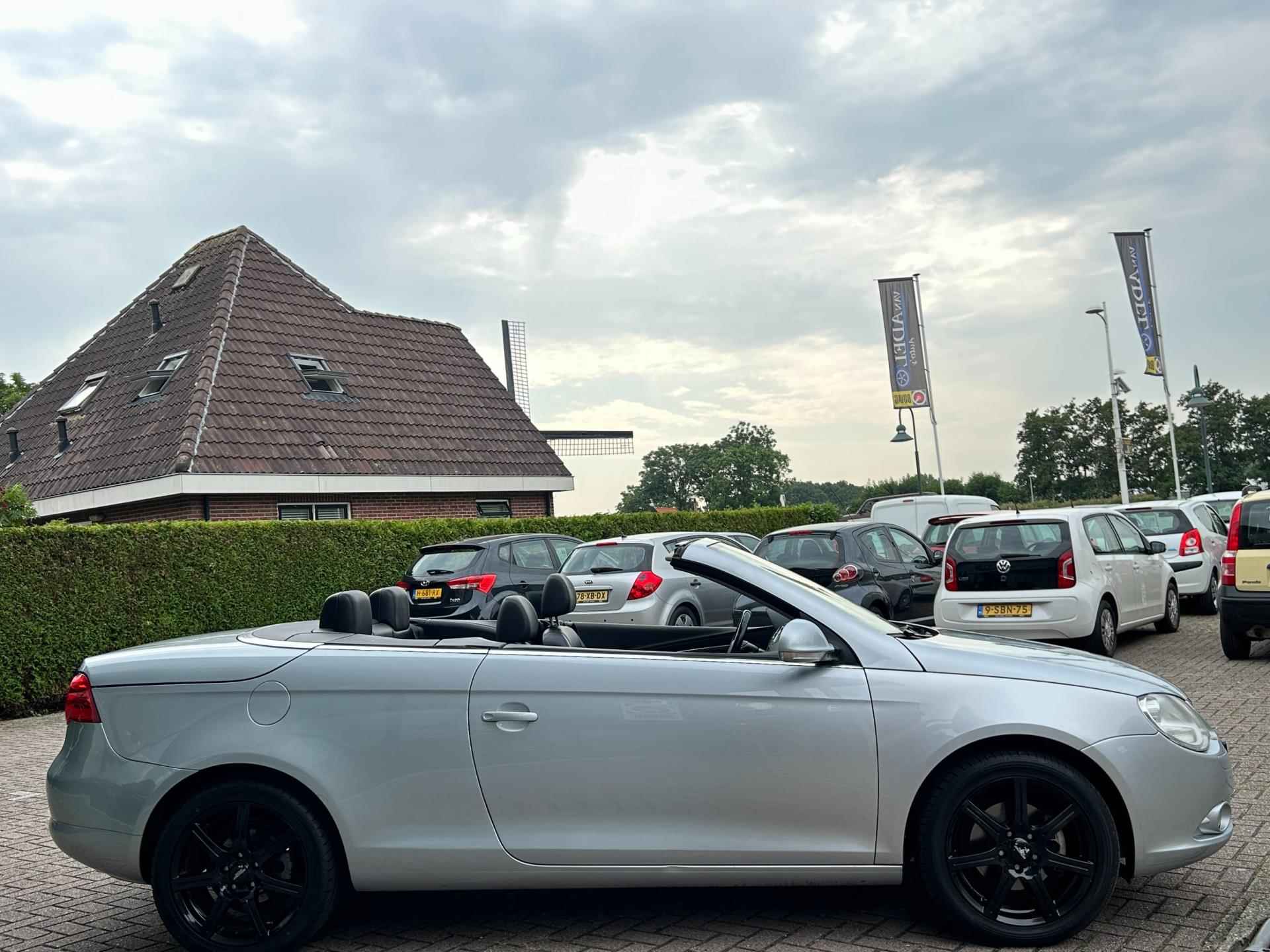 Volkswagen Eos 2.0-16v FSI El.Schuif-Panorama Navi Bluetooth Leder Clima Park.Sens Stoelverw. 17" LM-Velgen - 9/29