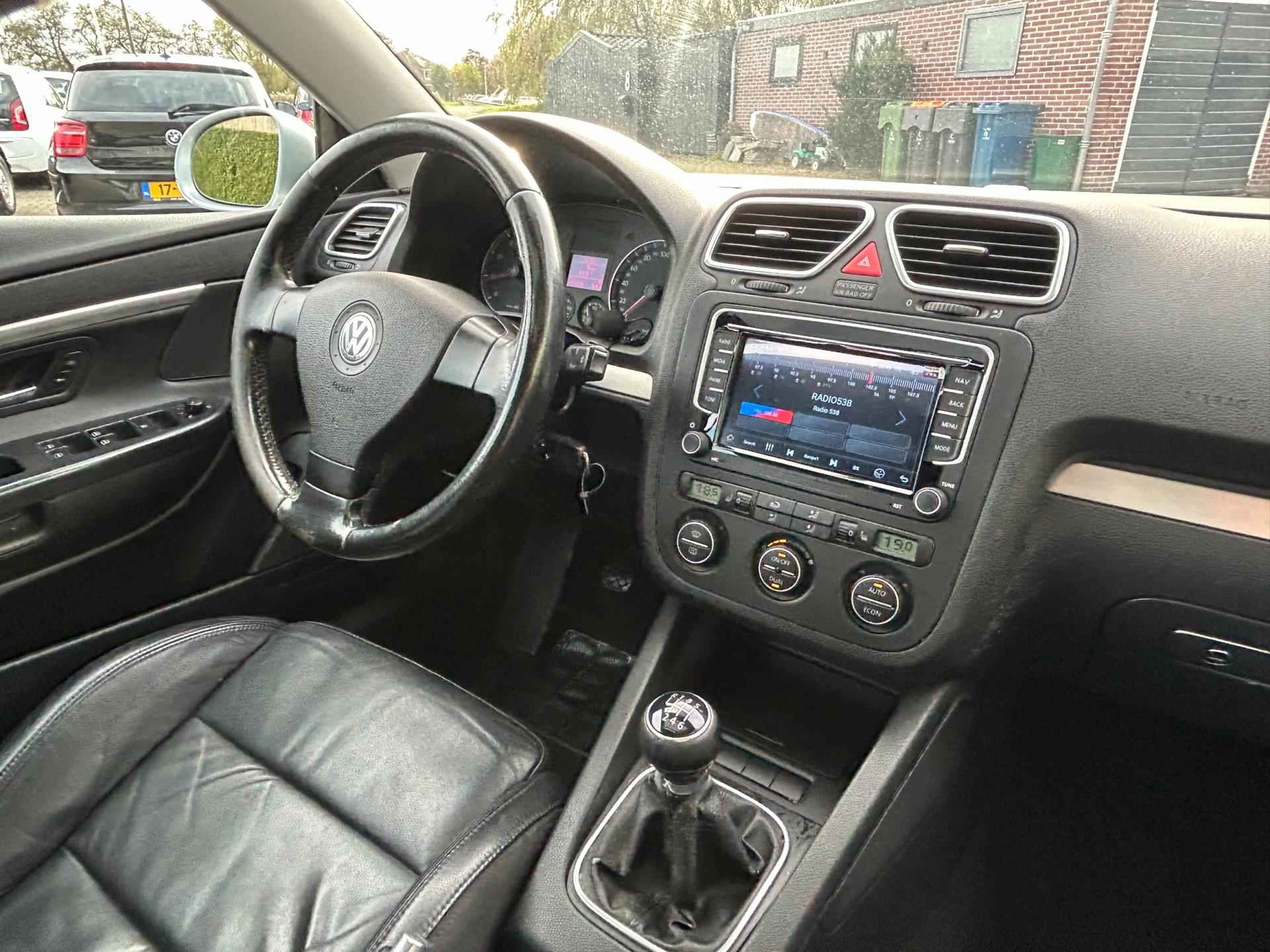 Volkswagen Eos 2.0-16v FSI El.Schuif-Panorama Navi Bluetooth Leder Clima Park.Sens Stoelverw. 17" LM-Velgen - 19/29