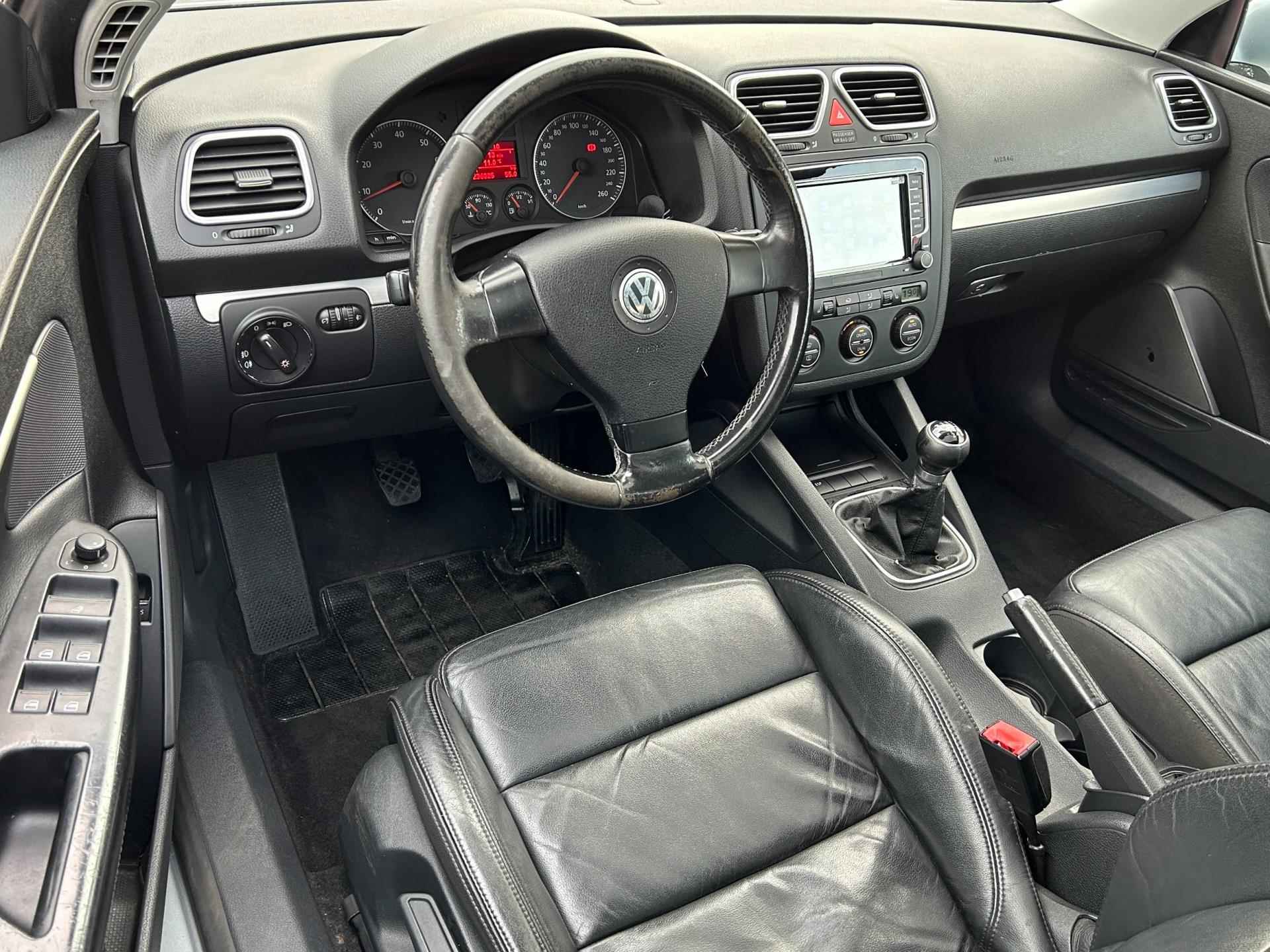 Volkswagen Eos 2.0-16v FSI El.Schuif-Panorama Navi Bluetooth Leder Clima Park.Sens Stoelverw. 17" LM-Velgen - 27/29