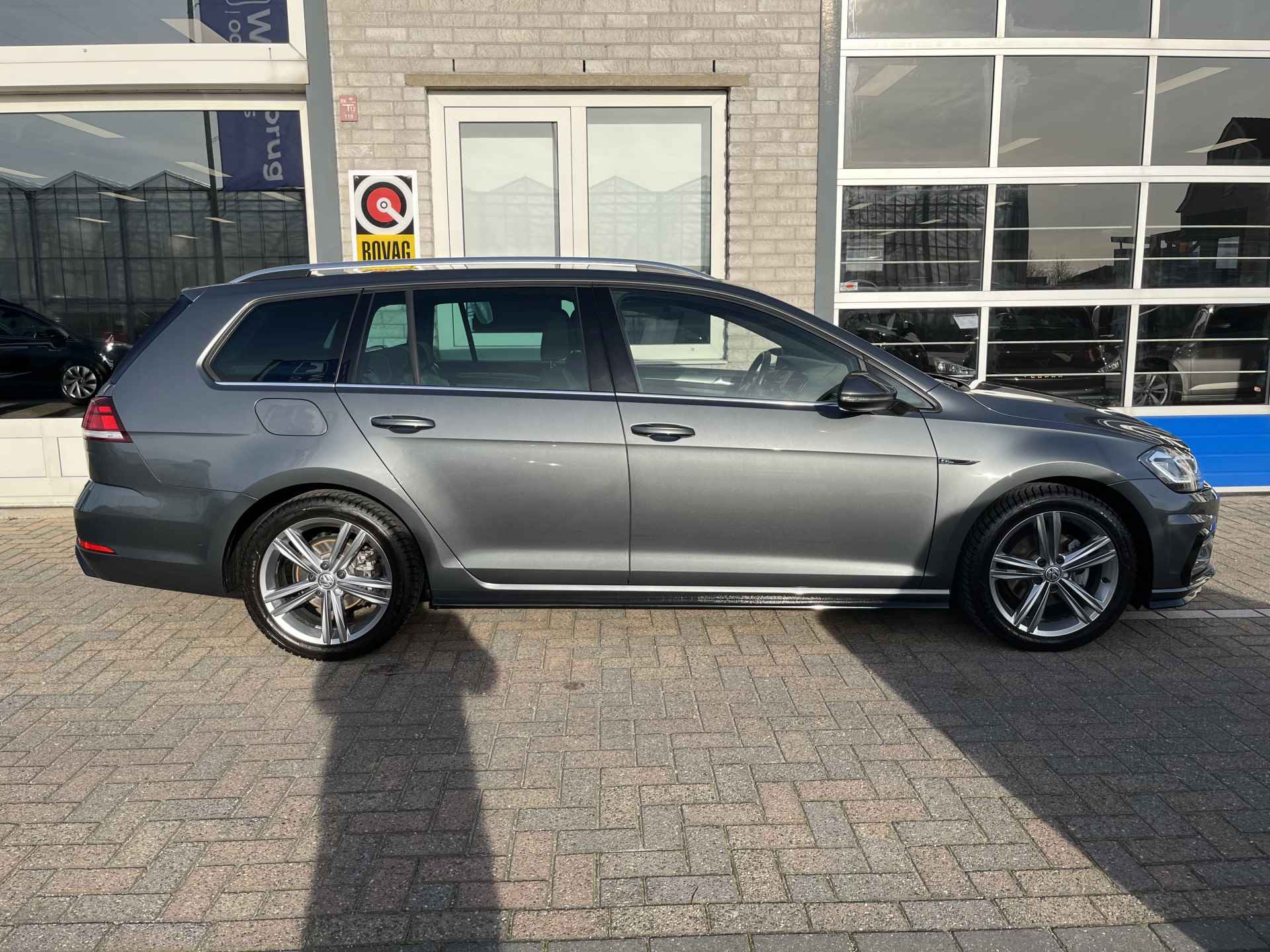 Volkswagen GOLF Variant 1.5 TSI R-Line / AUTOMAAT/ 2X R-LINE/ TREKHAAK/ DIGITAL DASH/ ACC/ DAB/ NAVI/ APP-CONNECT/ PARK. SENSOREN + CAMERA/ CLIMA/ STOELVERWARMING - 35/39