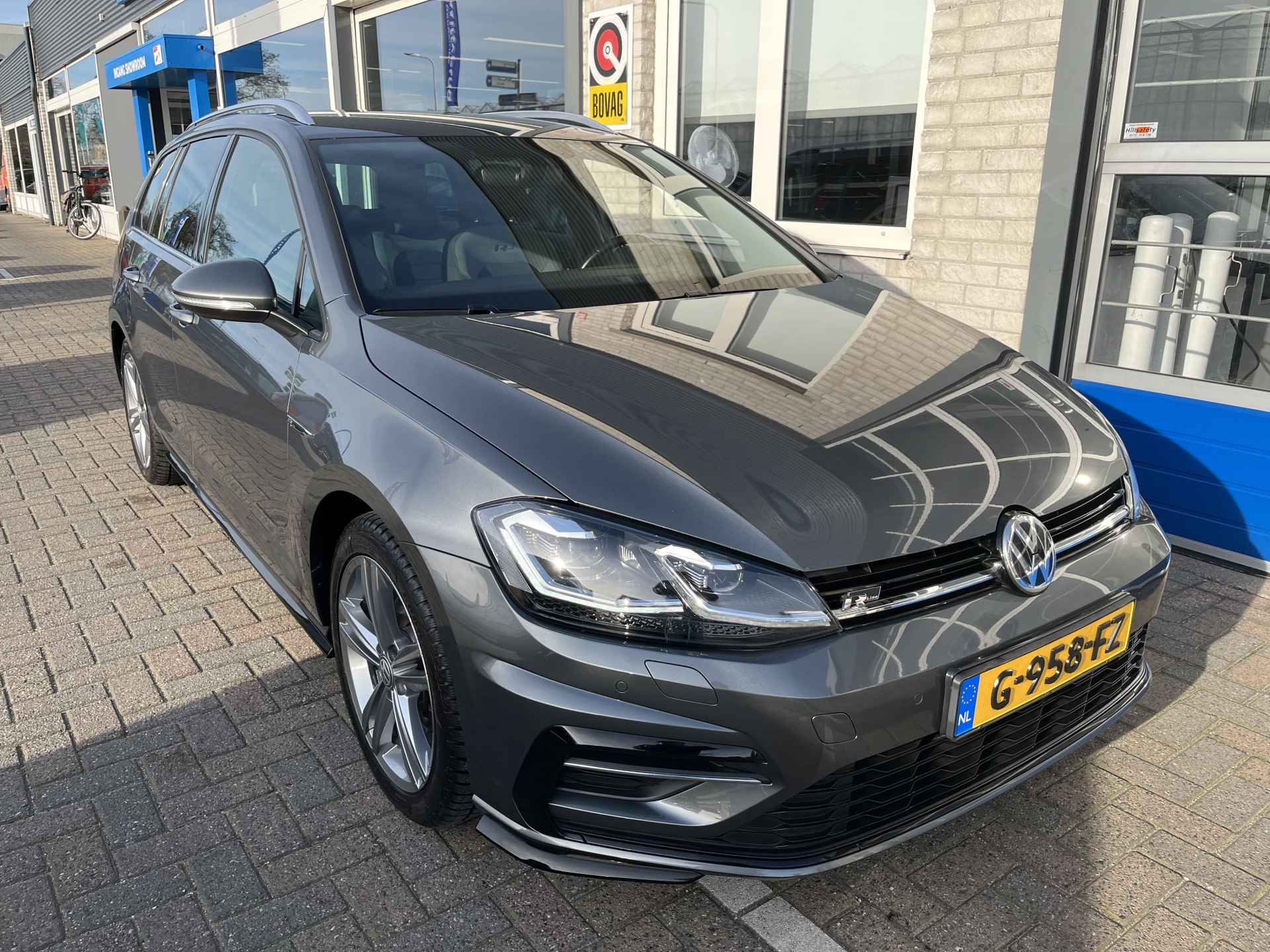 Volkswagen GOLF Variant 1.5 TSI R-Line / AUTOMAAT/ 2X R-LINE/ TREKHAAK/ DIGITAL DASH/ ACC/ DAB/ NAVI/ APP-CONNECT/ PARK. SENSOREN + CAMERA/ CLIMA/ STOELVERWARMING - 36/39