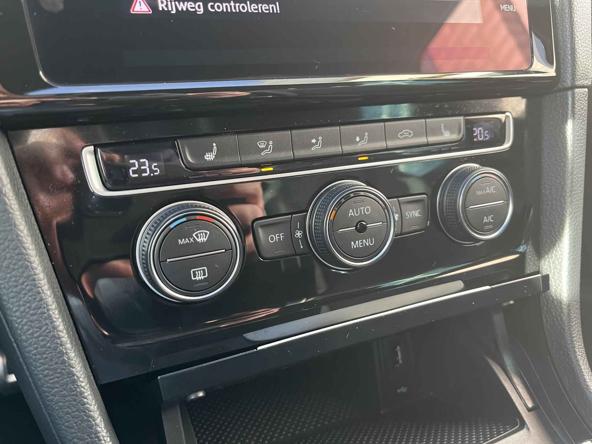 Volkswagen GOLF Variant 1.5 TSI R-Line / AUTOMAAT/ 2X R-LINE/ TREKHAAK/ DIGITAL DASH/ ACC/ DAB/ NAVI/ APP-CONNECT/ PARK. SENSOREN + CAMERA/ CLIMA/ STOELVERWARMING - 24/39