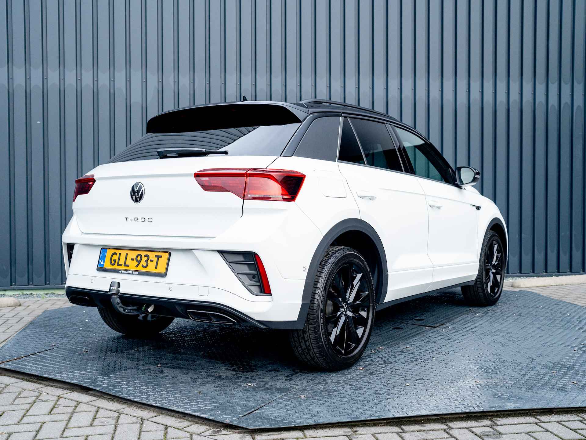 Volkswagen T-Roc 1.5 TSI R-Line Business+ | Side Assist | IQ Light | Elk. A-Klep | Trekhaak afnb. | Keyless | Prijs Rijklaar!! - 23/54