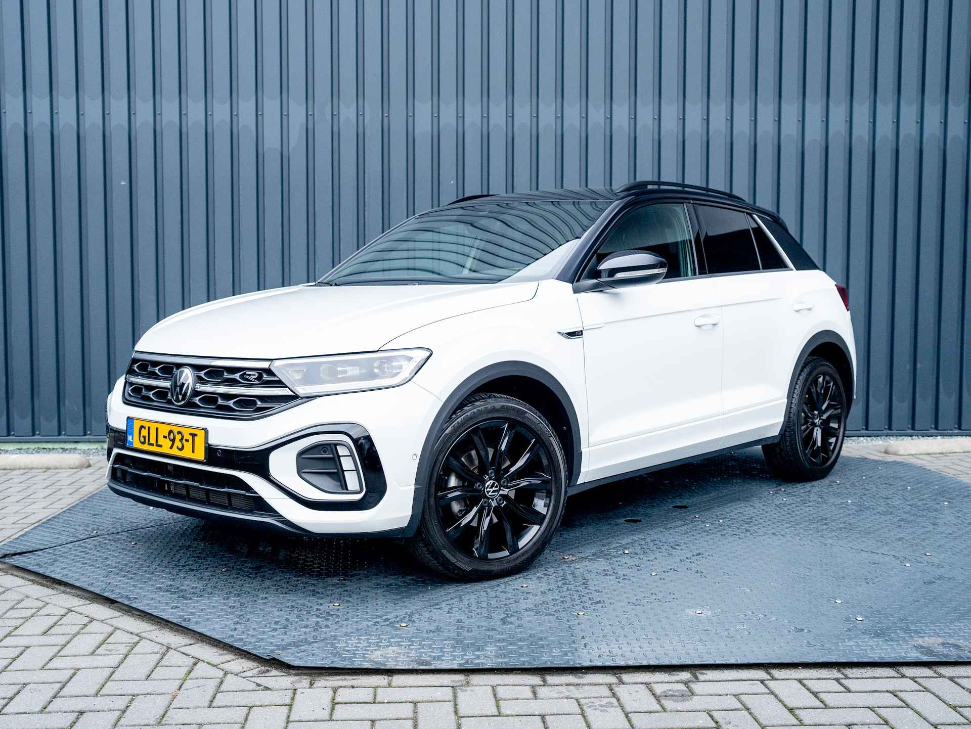 Volkswagen T-Roc 1.5 TSI R-Line Business+ | Side Assist | IQ Light | Elk. A-Klep | Trekhaak afnb. | Keyless | Prijs Rijklaar!! - 50/54