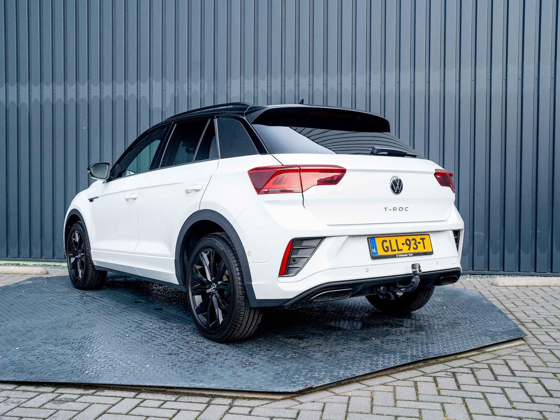 Volkswagen T-Roc 1.5 TSI R-Line Business+ | Side Assist | IQ Light | Elk. A-Klep | Trekhaak afnb. | Keyless | Prijs Rijklaar!! - 51/54