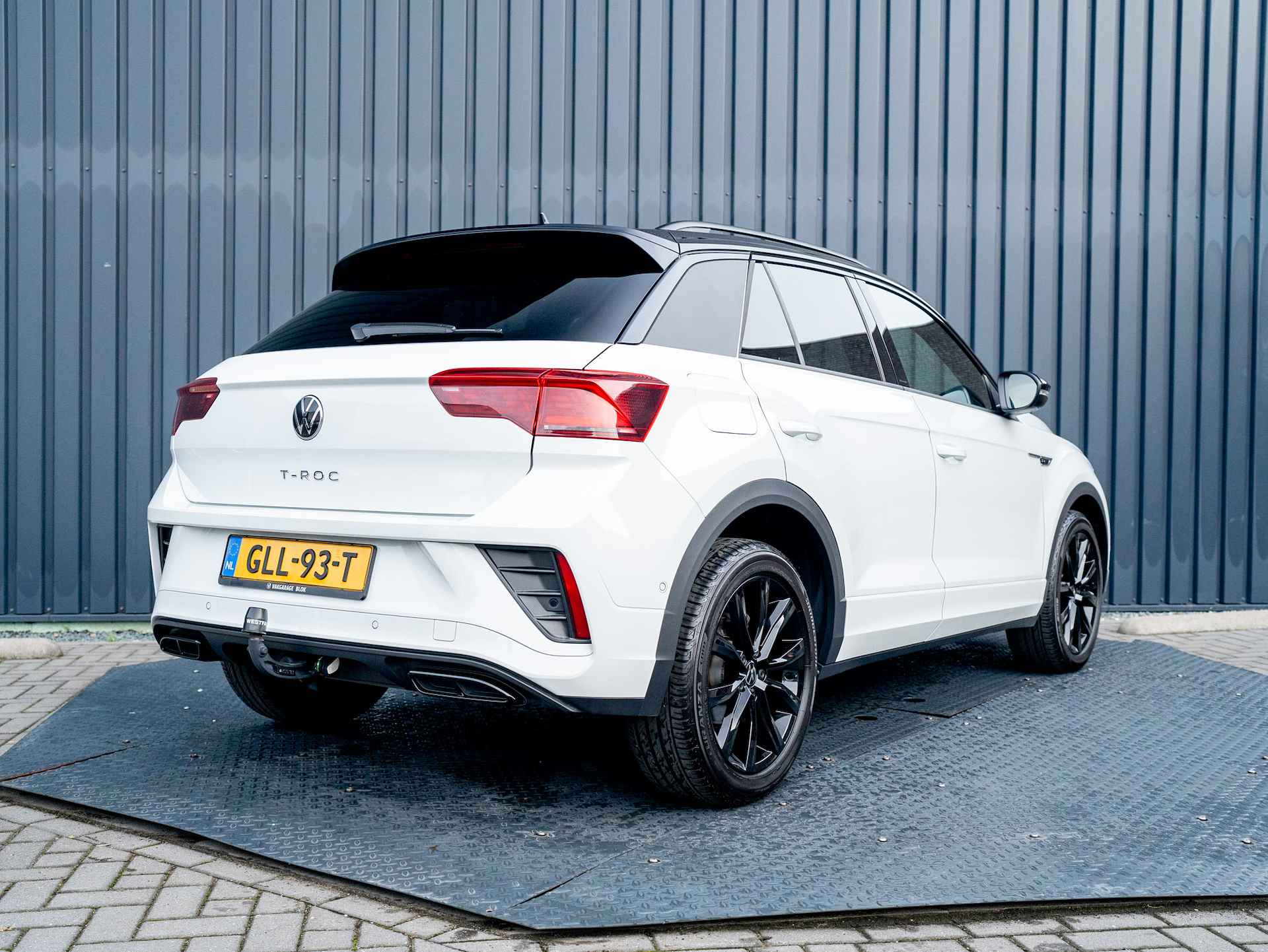 Volkswagen T-Roc 1.5 TSI R-Line Business+ | Side Assist | IQ Light | Elk. A-Klep | Trekhaak afnb. | Keyless | Prijs Rijklaar!! - 52/54