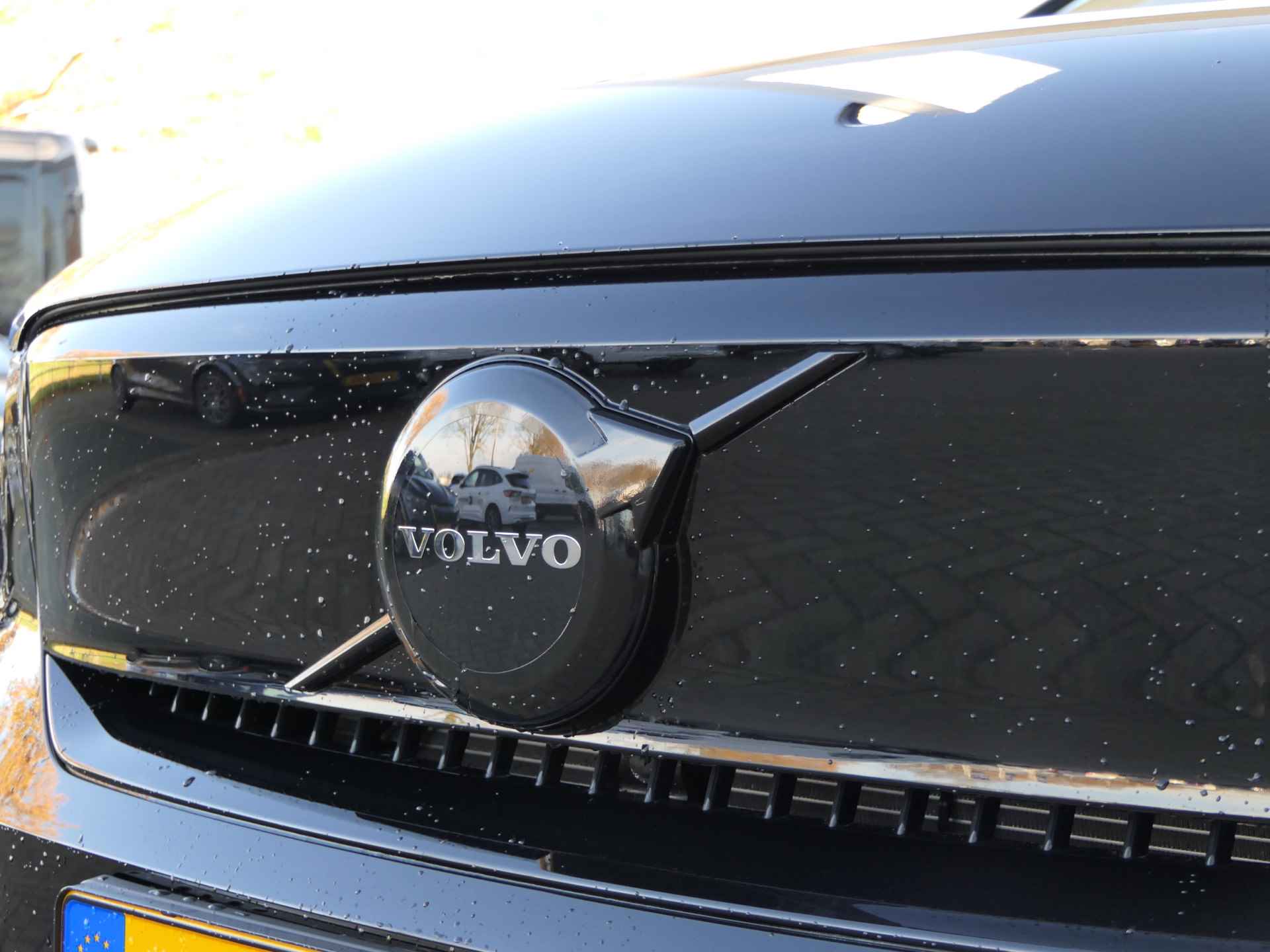 Volvo C40 Single Motor 69 kWh | Panoramadak | Stoelverwarming | Warmtepomp | Black Pack - 29/31