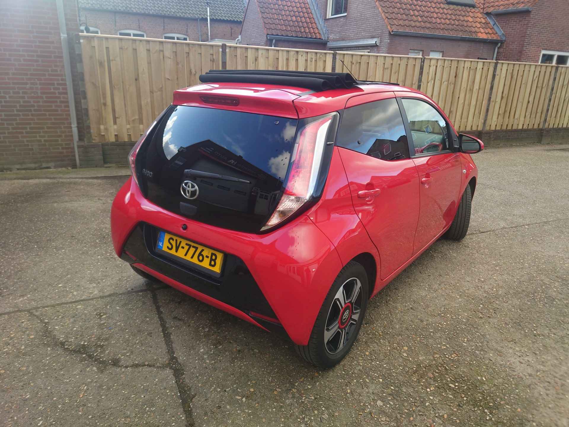 Toyota Aygo 1.0 VVT-i x-pose, Cabriodak, Dealer onderhouden, Achteruitrijcamera, Clima - 4/19