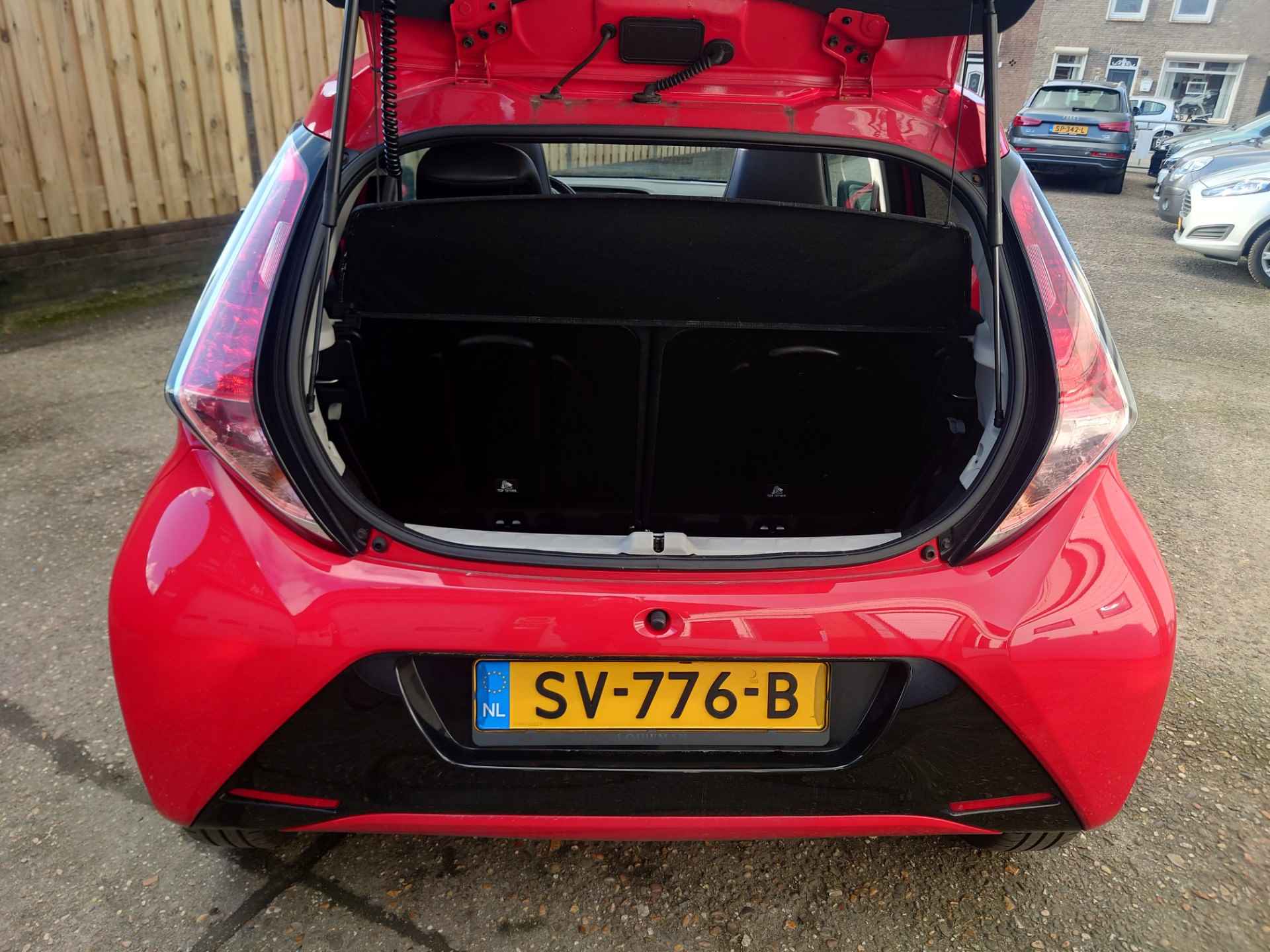 Toyota Aygo 1.0 VVT-i x-pose, Cabriodak, Dealer onderhouden, Achteruitrijcamera, Clima - 11/19