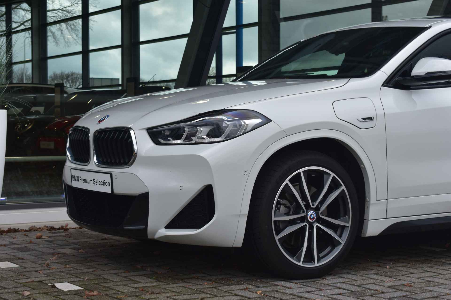 BMW X2 xDrive25e 220 pk M Sport High Executive Automaat / Panoramadak / Adaptieve Cruise Control / Achteruitrijcamera / Head-Up Display / Elektrische Sportstoelen / 19 inch LMV / Keyless Entry - 25/57