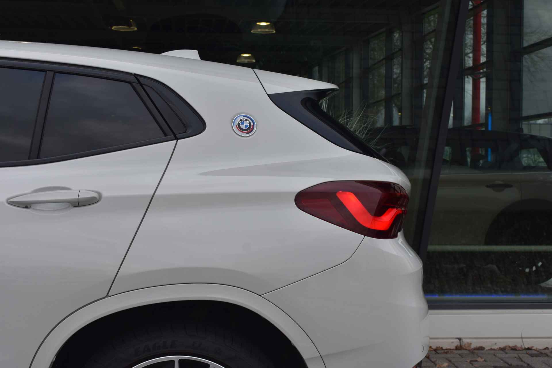 BMW X2 xDrive25e 220 pk M Sport High Executive Automaat / Panoramadak / Adaptieve Cruise Control / Achteruitrijcamera / Head-Up Display / Elektrische Sportstoelen / 19 inch LMV / Keyless Entry - 28/57