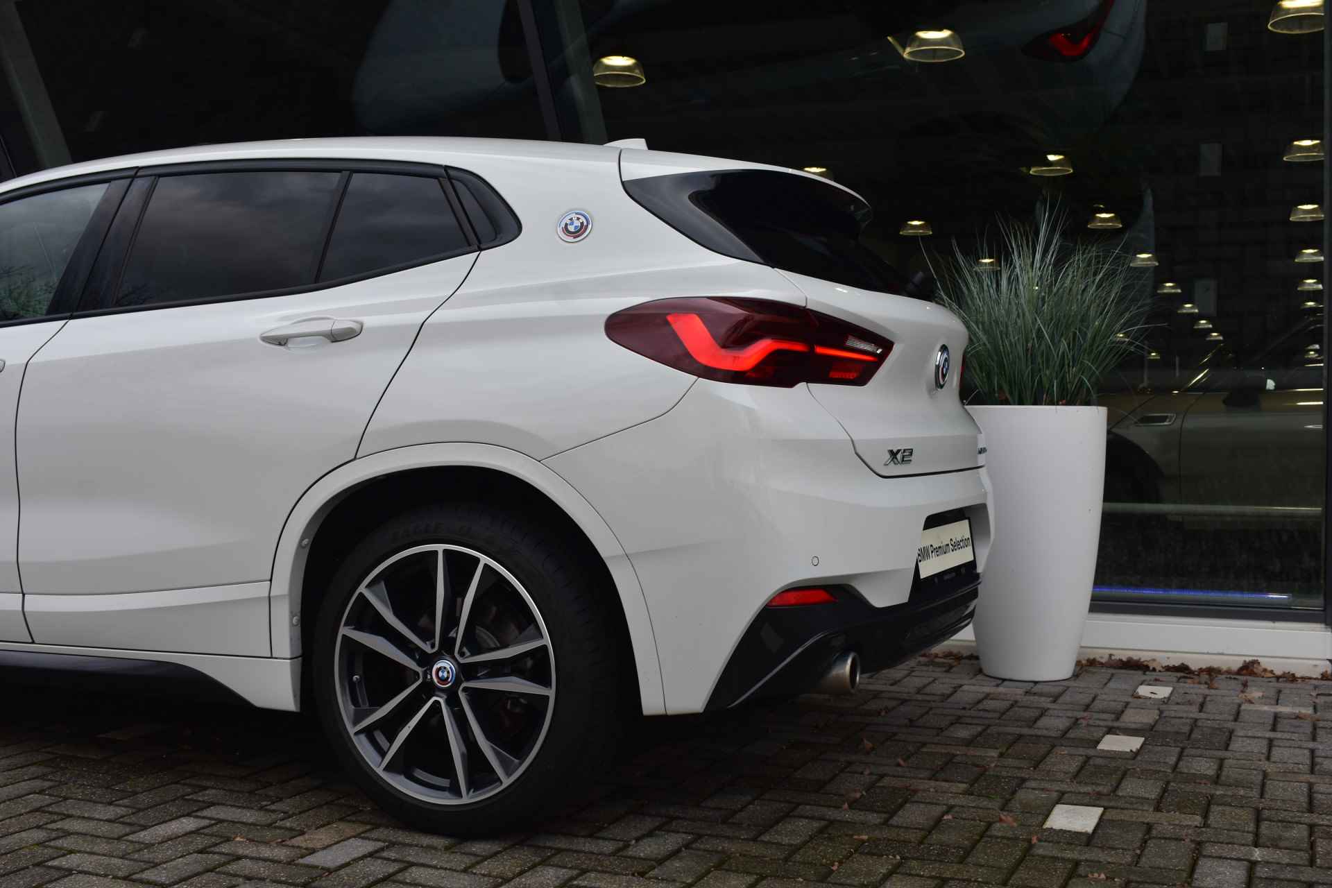 BMW X2 xDrive25e 220 pk M Sport High Executive Automaat / Panoramadak / Adaptieve Cruise Control / Achteruitrijcamera / Head-Up Display / Elektrische Sportstoelen / 19 inch LMV / Keyless Entry - 29/57