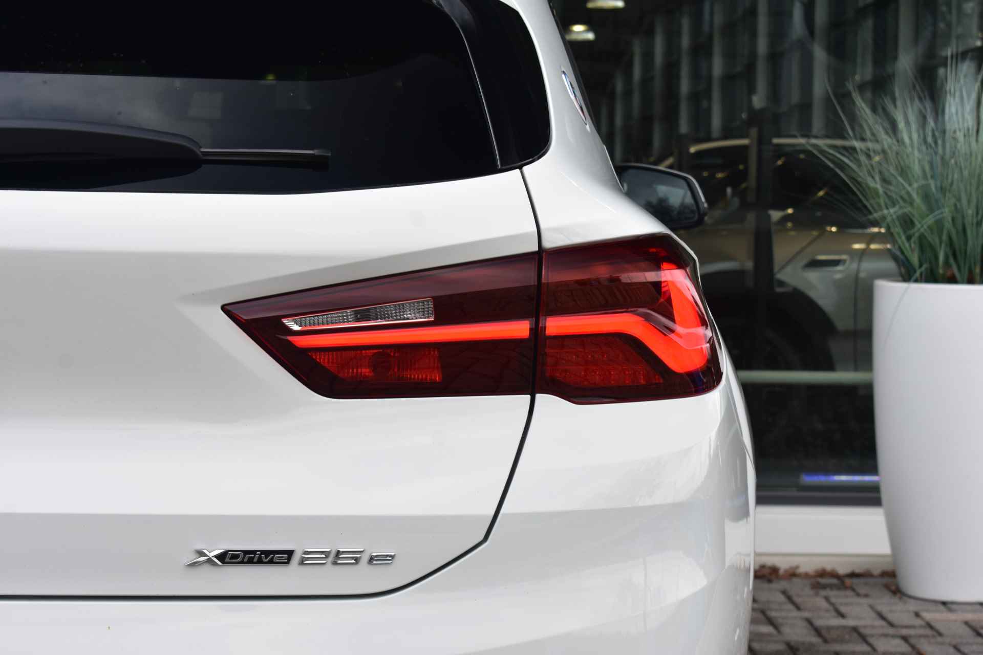 BMW X2 xDrive25e 220 pk M Sport High Executive Automaat / Panoramadak / Adaptieve Cruise Control / Achteruitrijcamera / Head-Up Display / Elektrische Sportstoelen / 19 inch LMV / Keyless Entry - 46/57