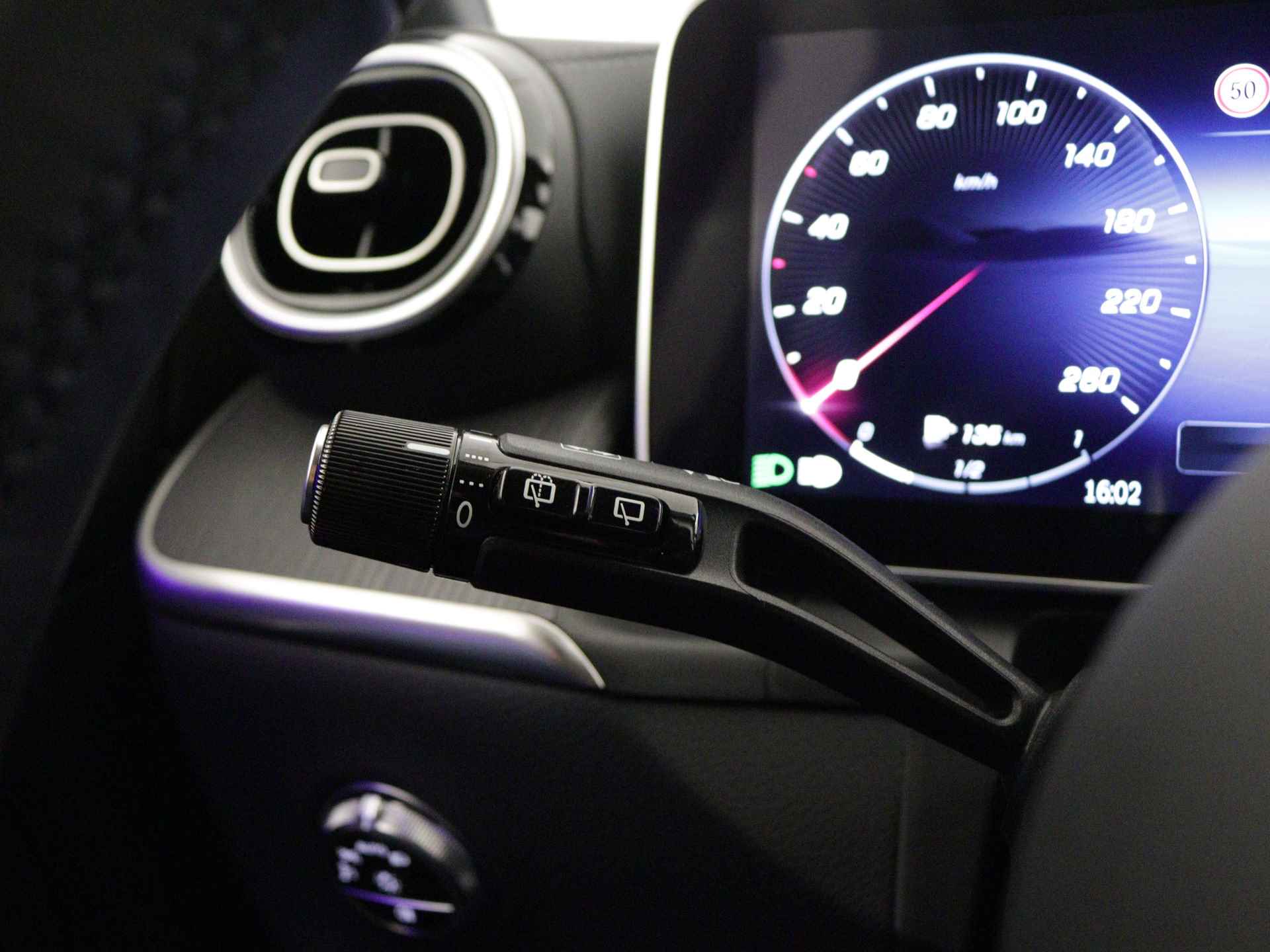Mercedes-Benz GLC 300 e AMG Nightpakket | Rijassistentie Pack | 360-Camera | Apple Car.Play | Sfeerverlichting | DAB | Inclusief 24 maanden Mercedes-Benz Certified garantie voor Europa. - 25/43