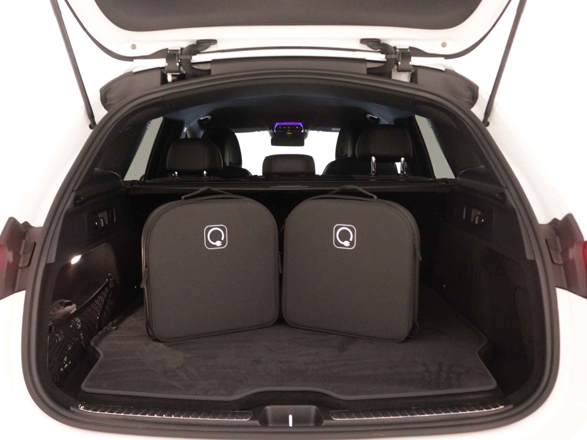 Mercedes-Benz GLC 300 e AMG Nightpakket | Rijassistentie Pack | 360-Camera | Apple Car.Play | Sfeerverlichting | DAB | Inclusief 24 maanden Mercedes-Benz Certified garantie voor Europa. - 37/43