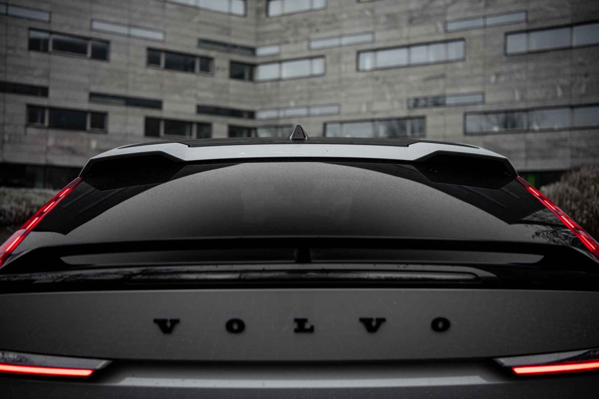 Volvo C40 Recharge Twin Ultimate 82 kWh Fin. € 1.322 p/m | Long Range | Pixel Led | Wool Blend | Black Pack | Heico Verlaging | Exterieur Delen in Kleur | - 25/68