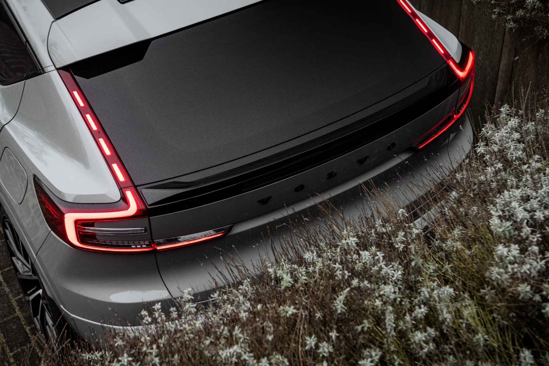 Volvo C40 Recharge Twin Ultimate 82 kWh Fin. € 1.322 p/m | Long Range | Pixel Led | Wool Blend | Black Pack | Heico Verlaging | Exterieur Delen in Kleur | - 34/68